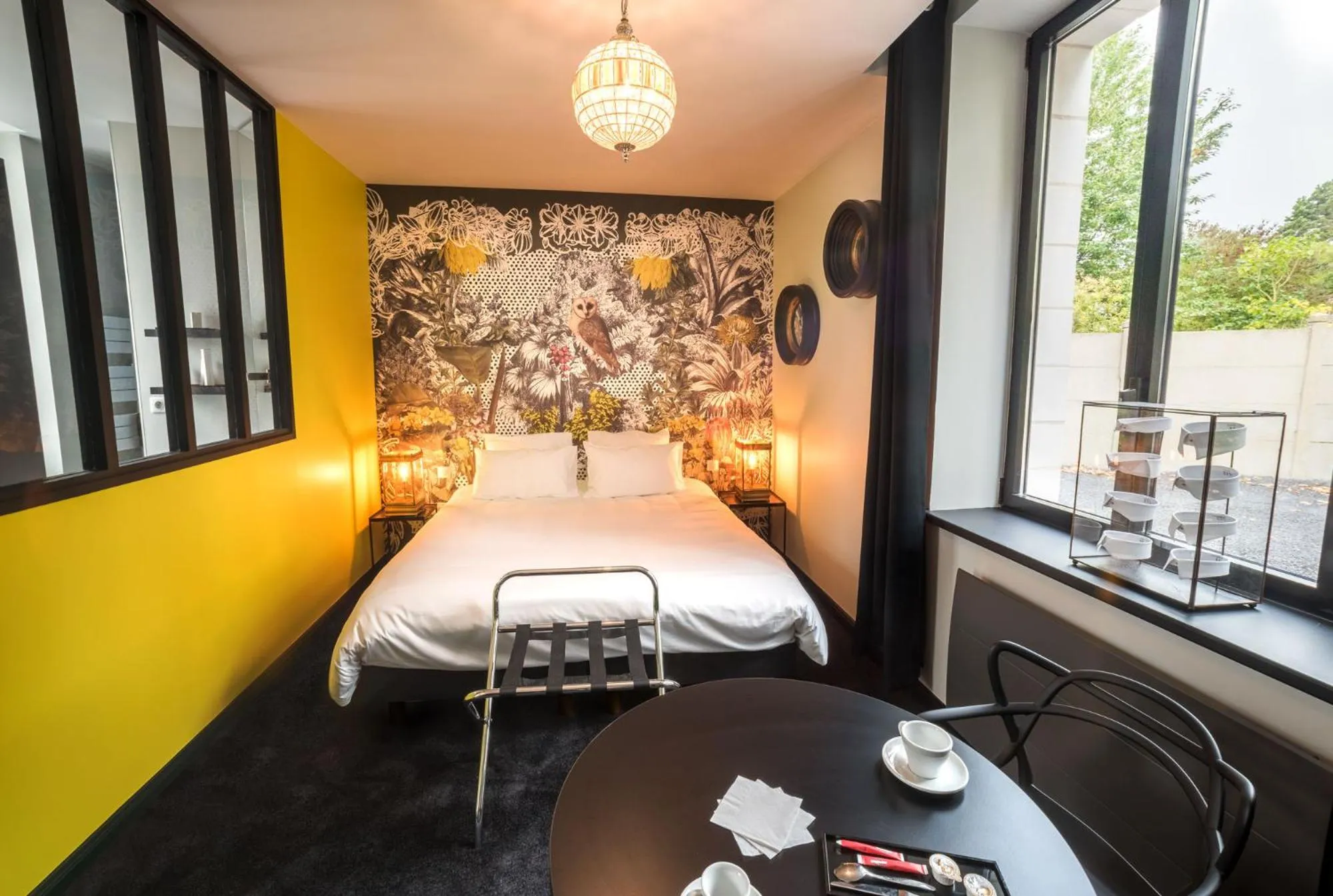 Photo of the whole room, Bed in Le Pavillon du Golf d'Arras