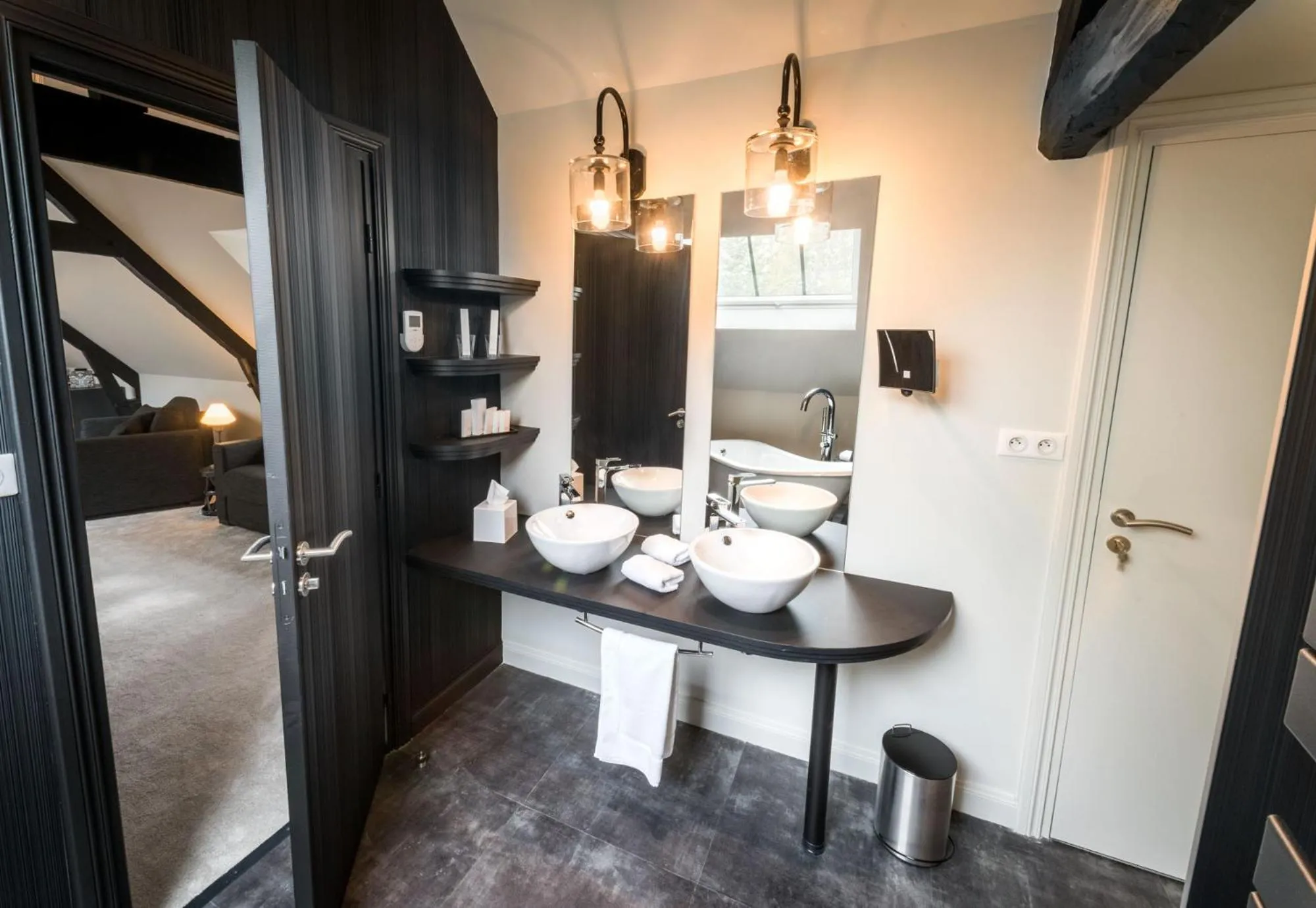 Shower in Le Pavillon du Golf d'Arras