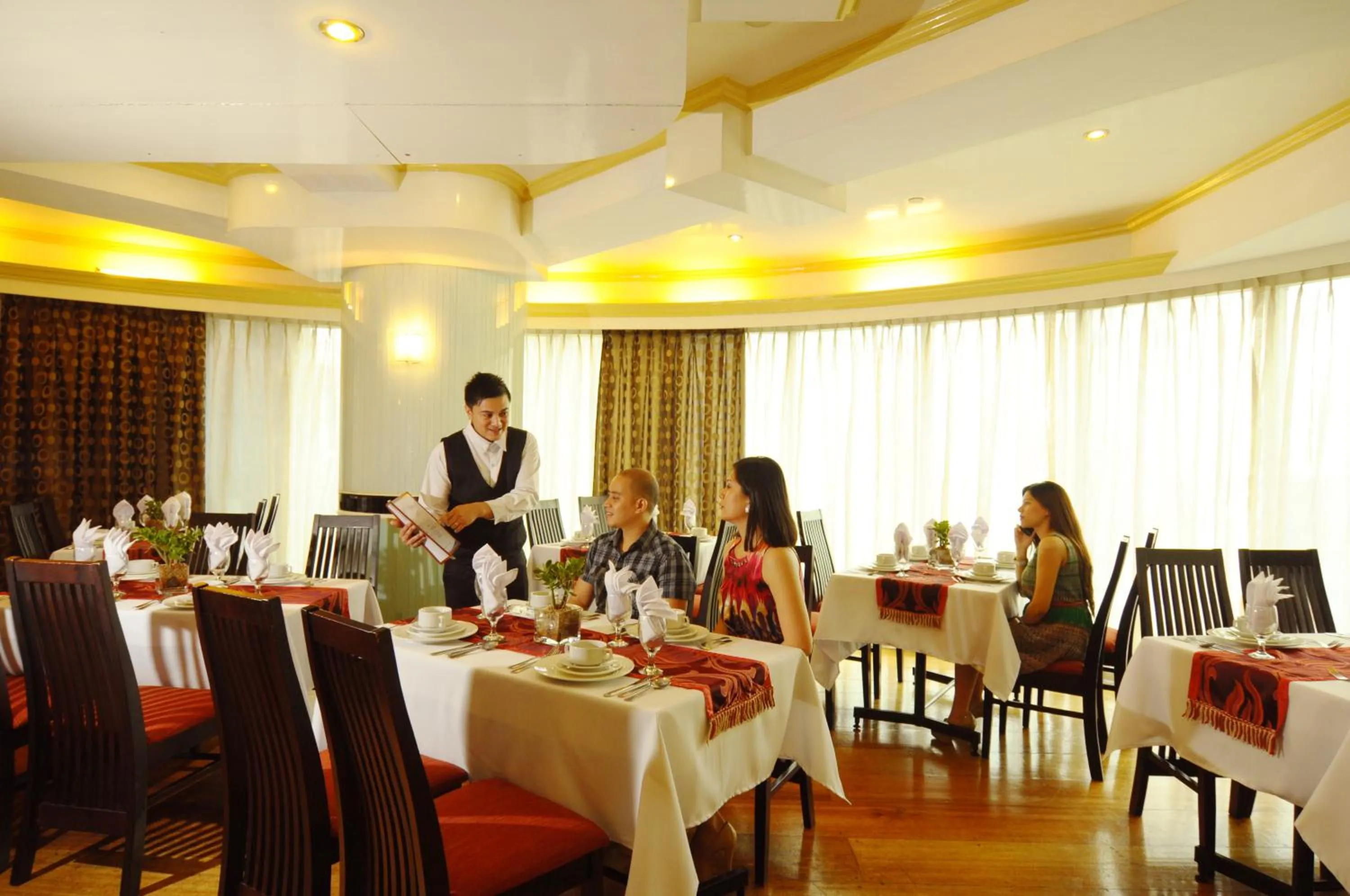 Restaurant/Places to Eat in Oxford Suites Makati