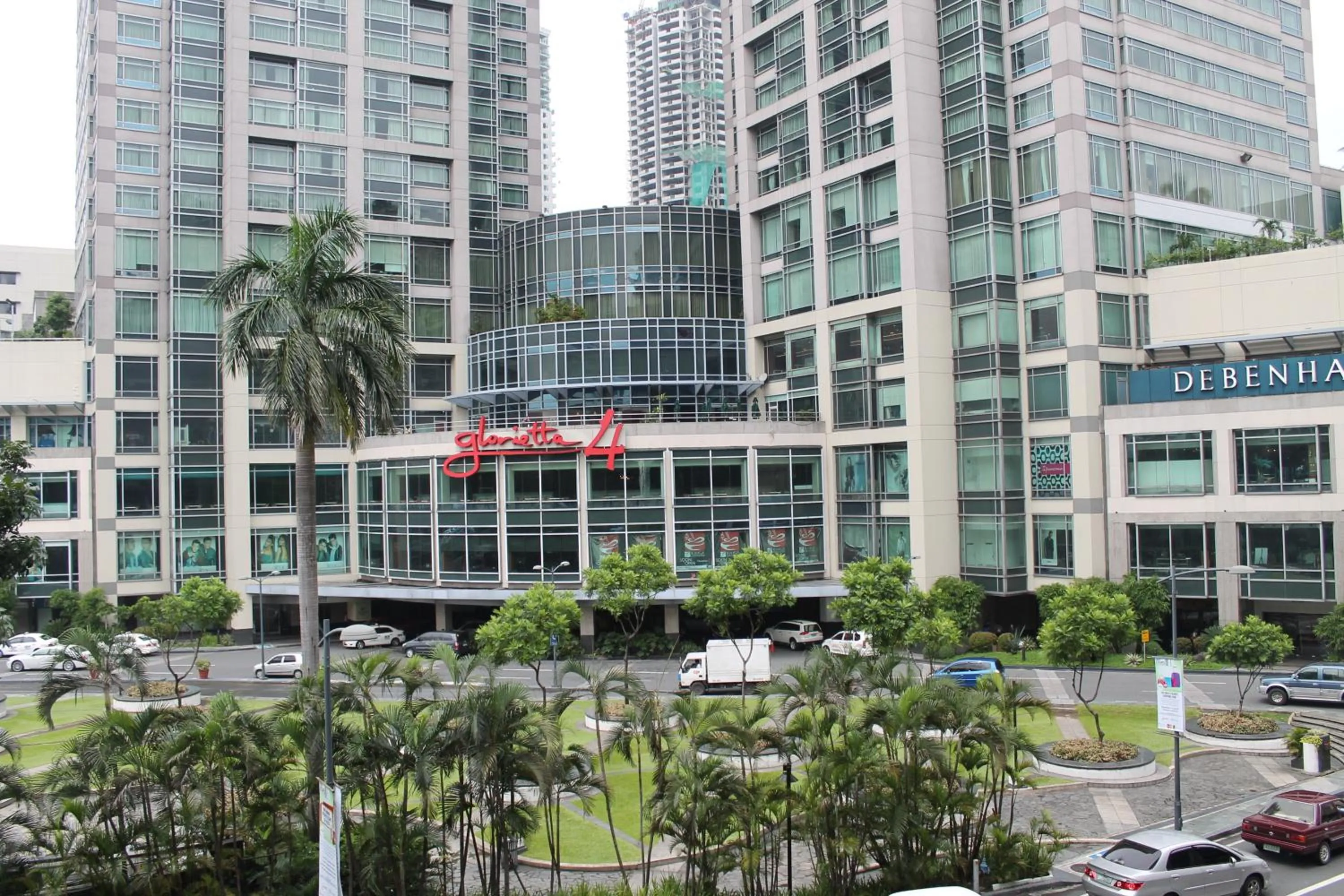 Shopping Area, Property Building in Oxford Suites Makati