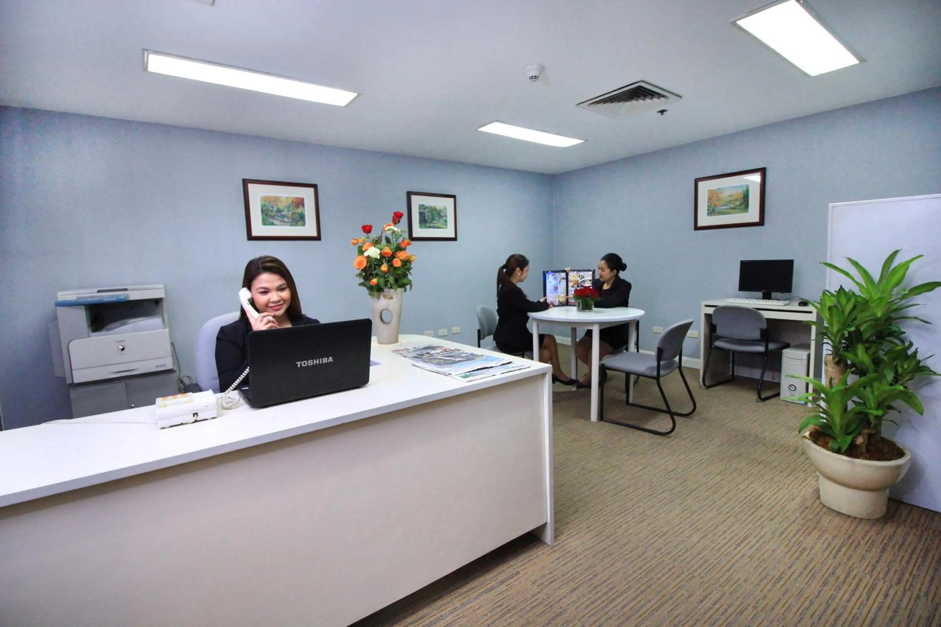 Business facilities, Lobby/Reception in Oxford Suites Makati