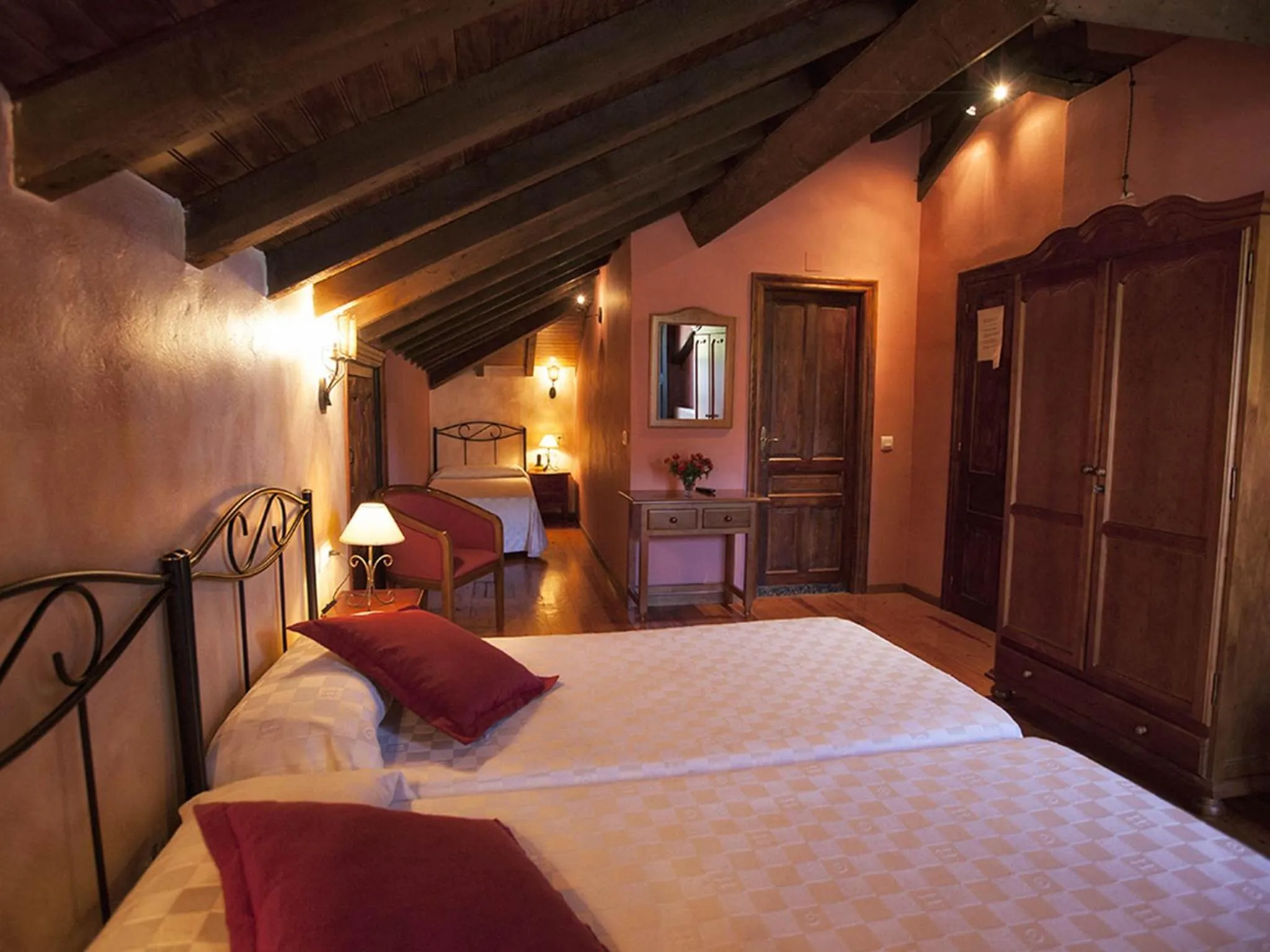 Photo of the whole room, Bed in La Casona de Sobrepiedra