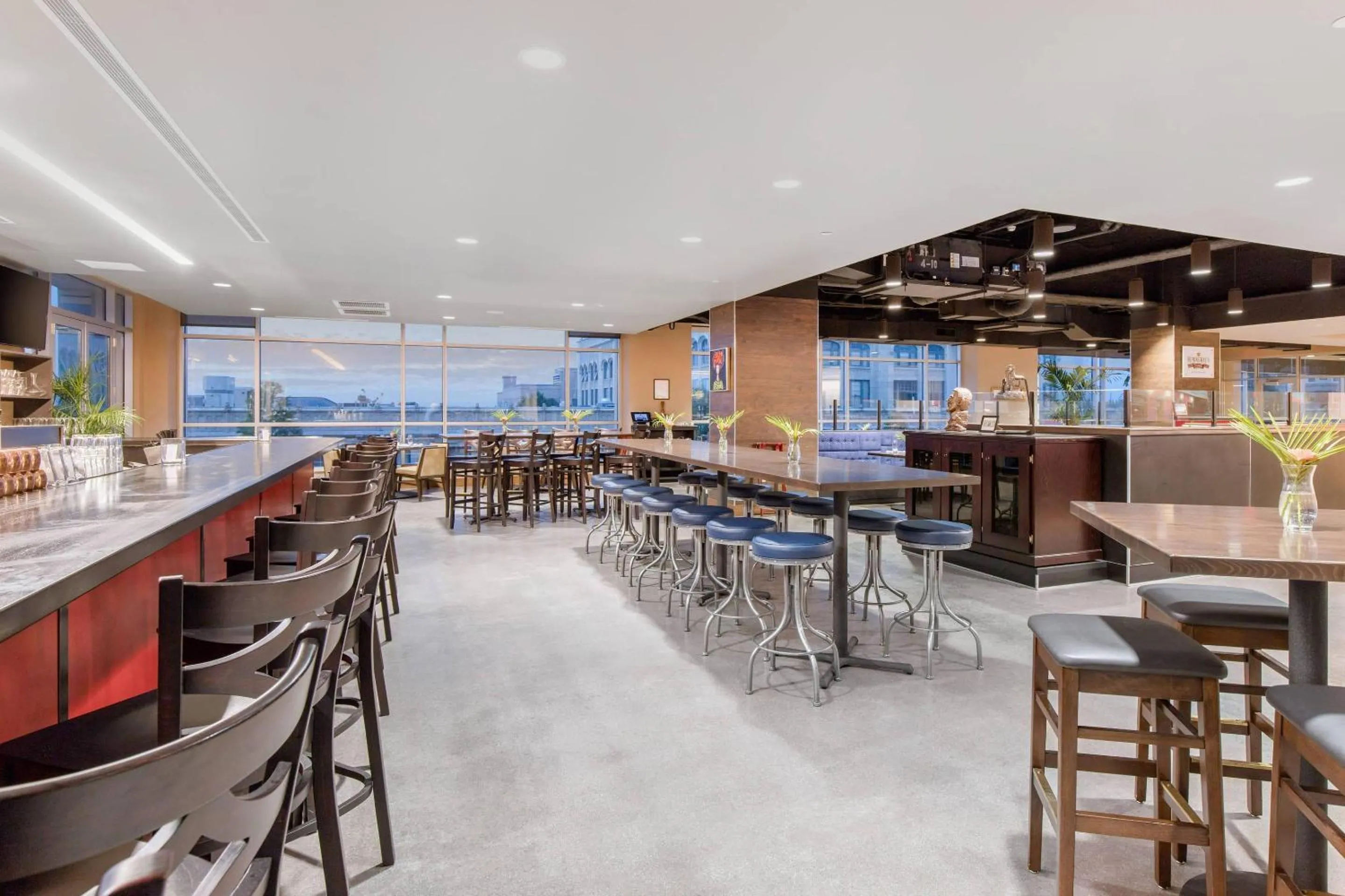 Restaurant/places to eat in Cambria Hotel Downtown Asheville