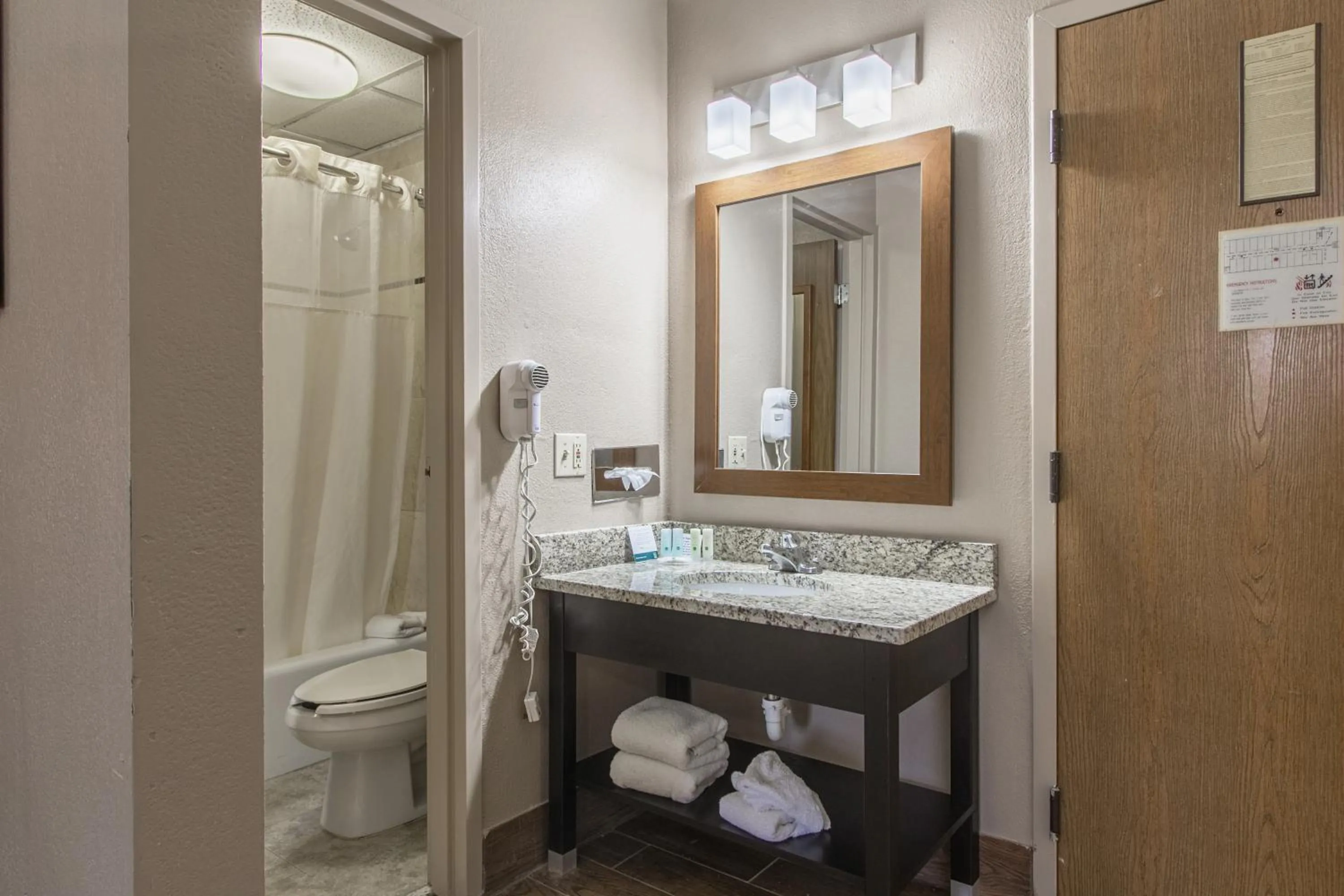 Bathroom in GreenRidge Hotel