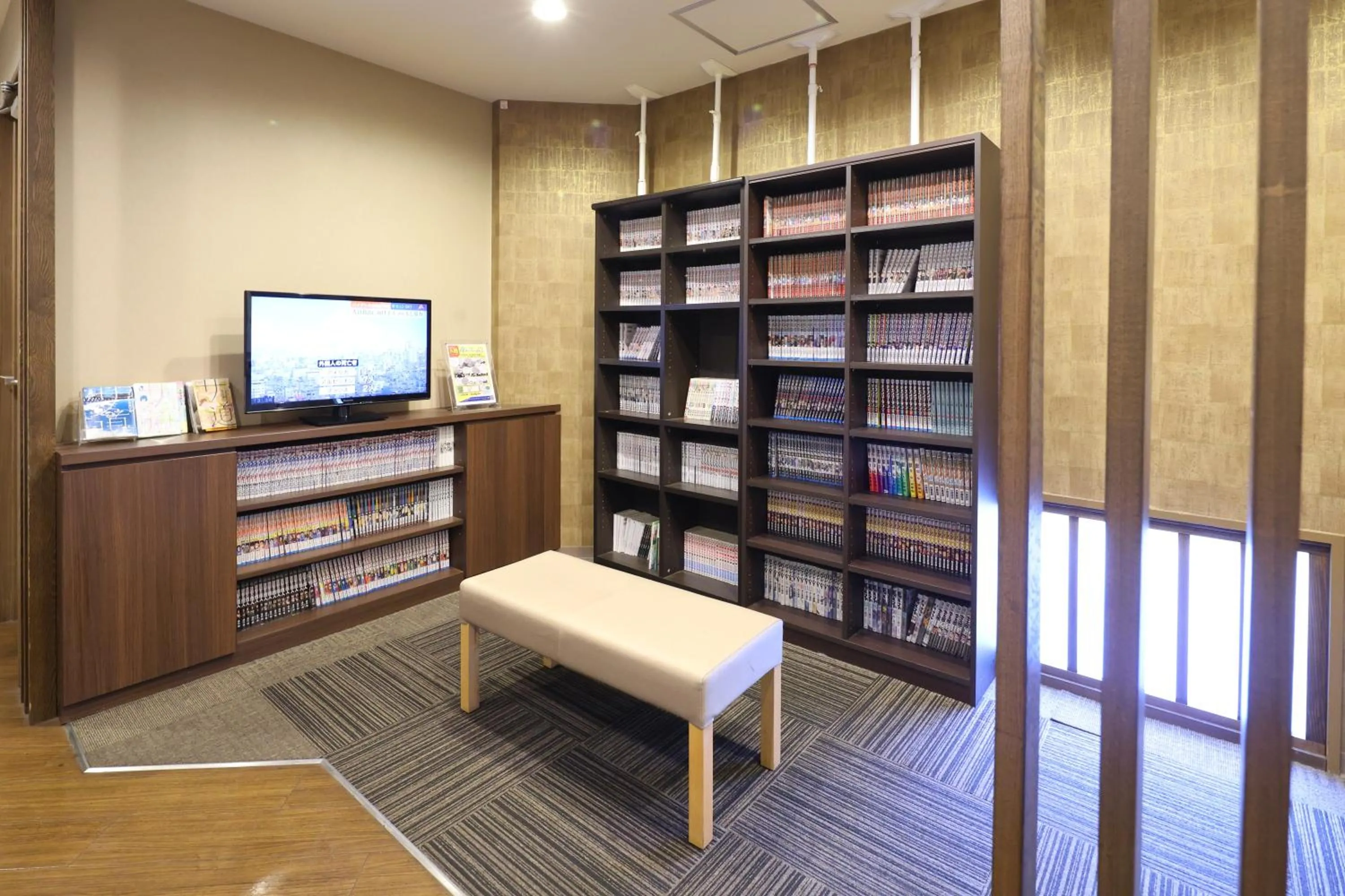 Communal lounge/ TV room in Dormy Inn Chiba City Soga