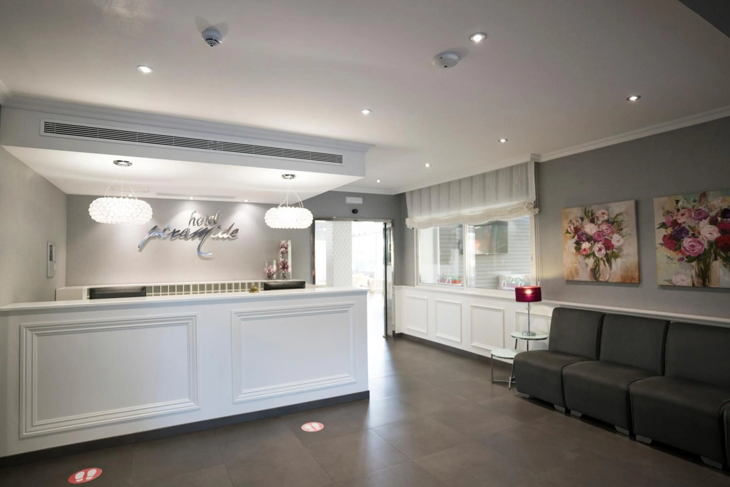 Lobby or reception in Hotel Piramide