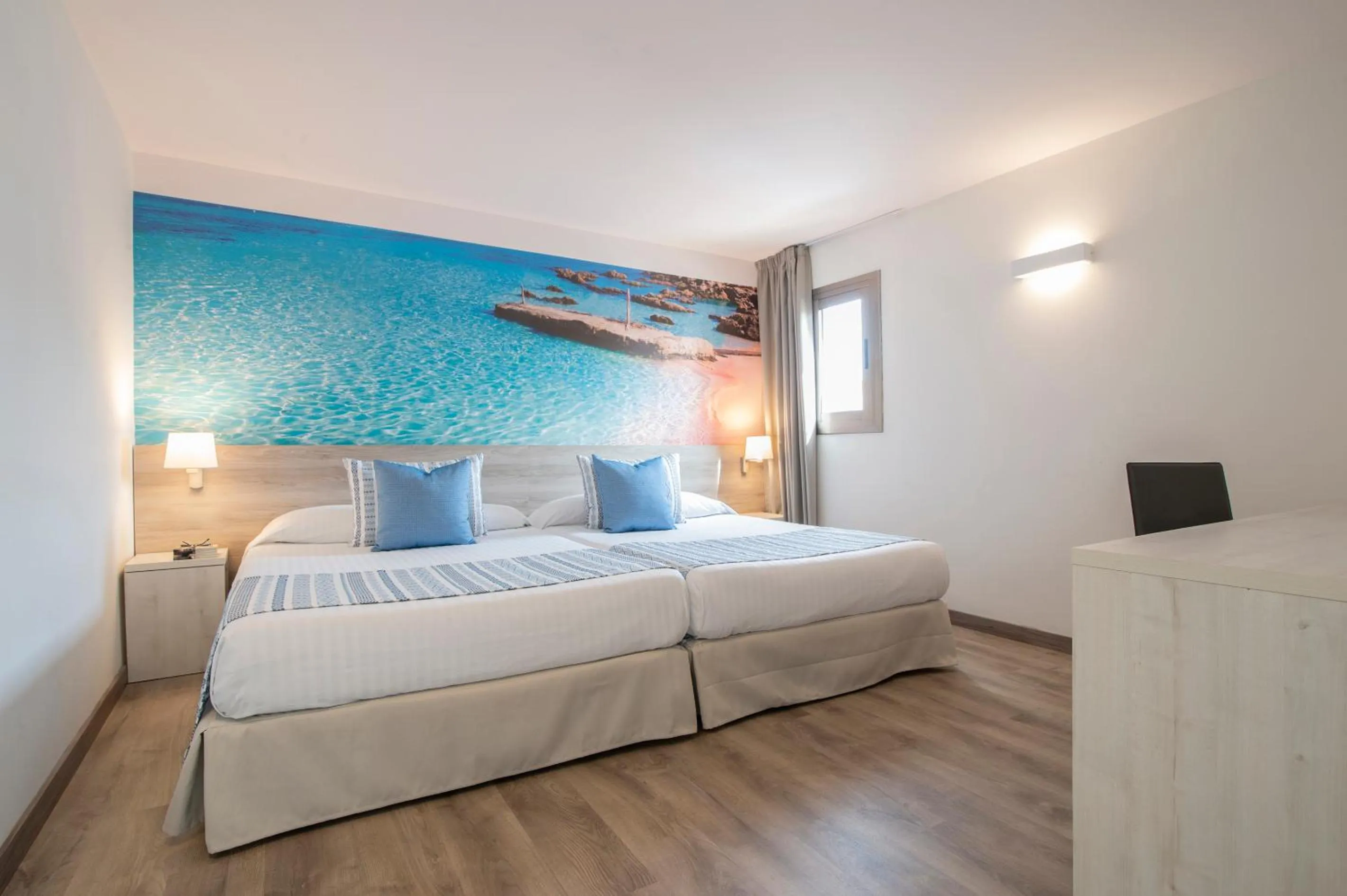 Bedroom, Bed in Hotel Roquetas El Palmeral by Pierre & Vacances