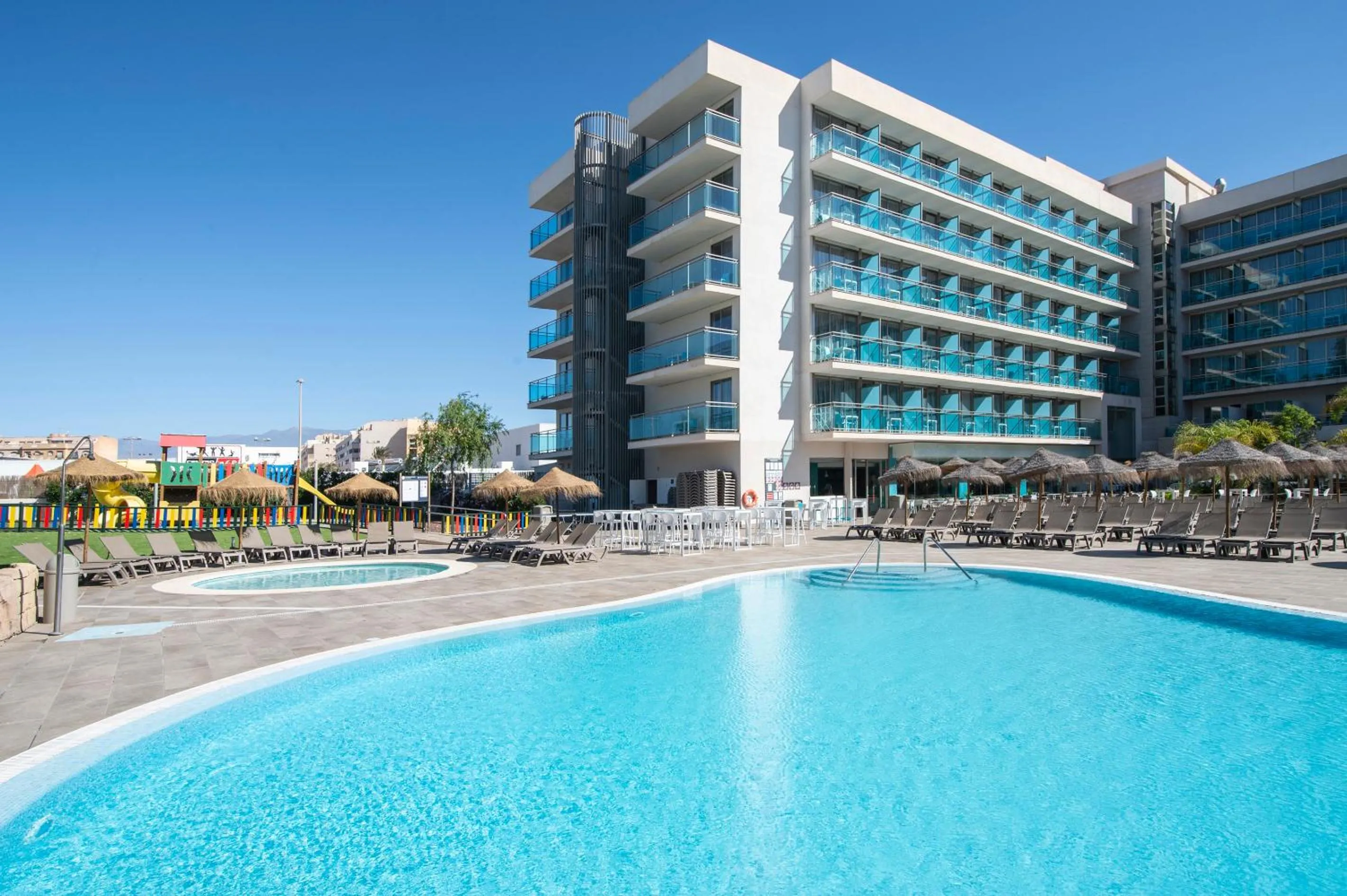 Swimming pool in Hotel Roquetas El Palmeral by Pierre & Vacances