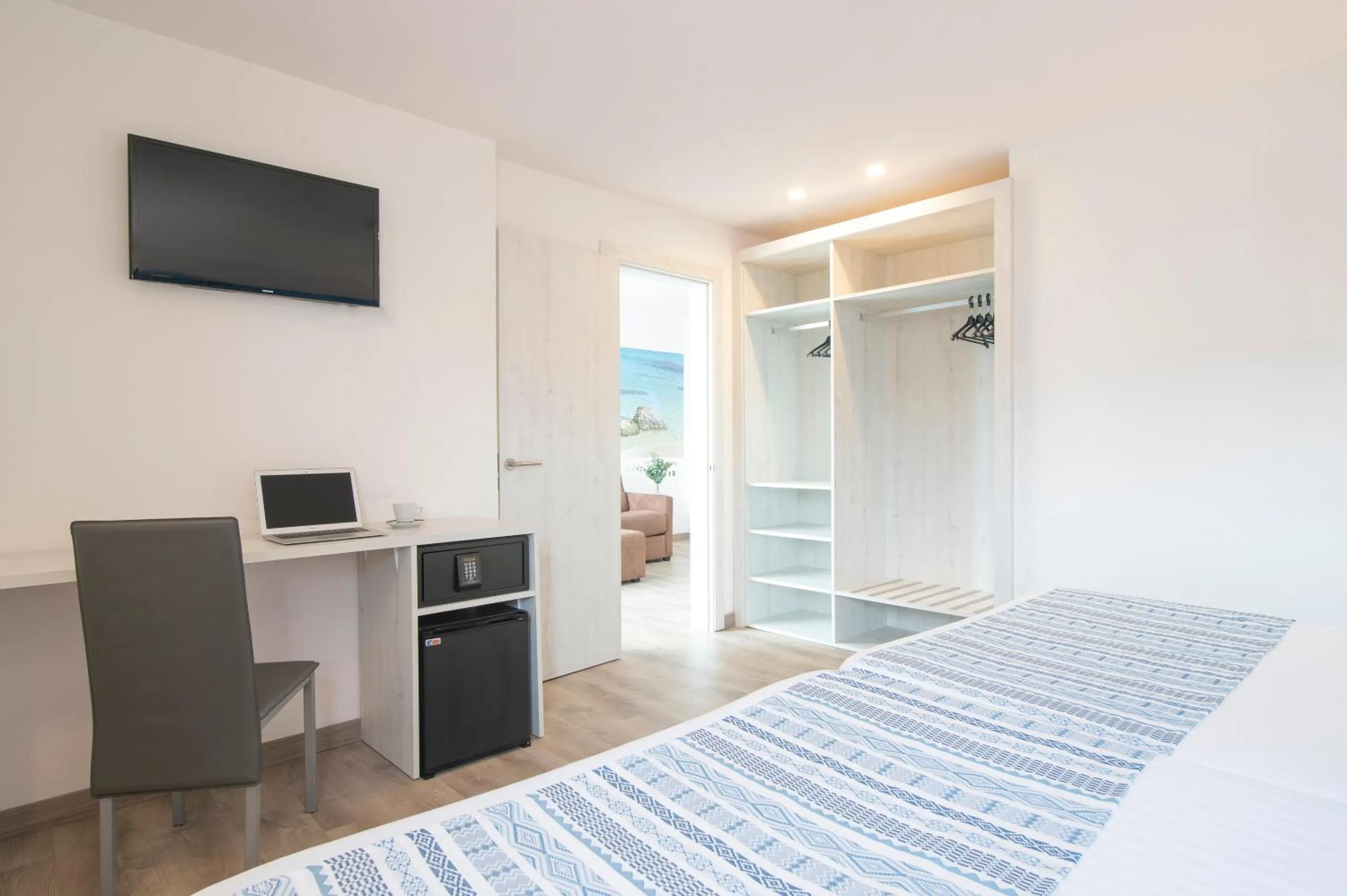 Bedroom, Bed in Hotel Roquetas El Palmeral by Pierre & Vacances