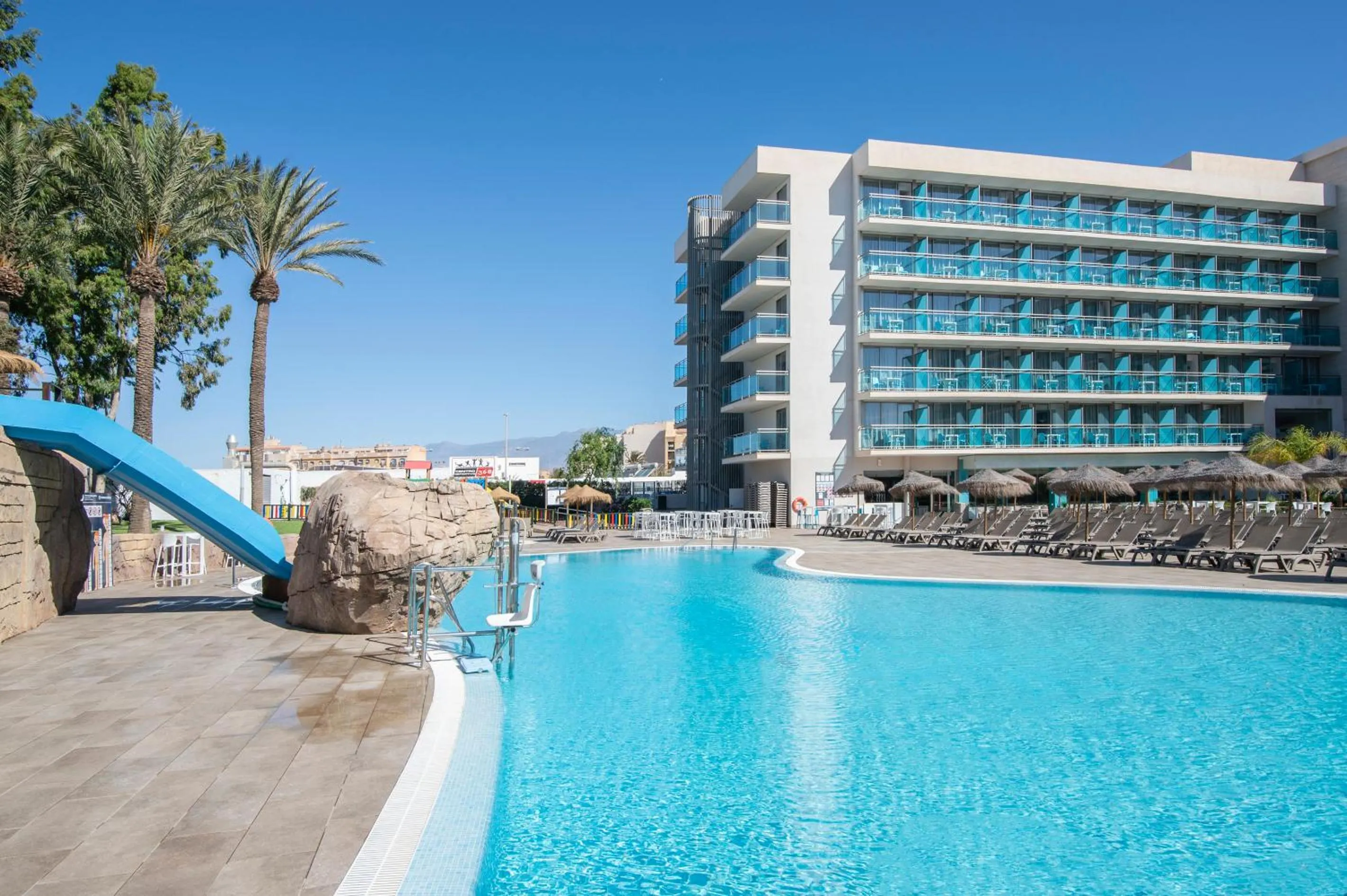 Swimming pool in Hotel Roquetas El Palmeral by Pierre & Vacances