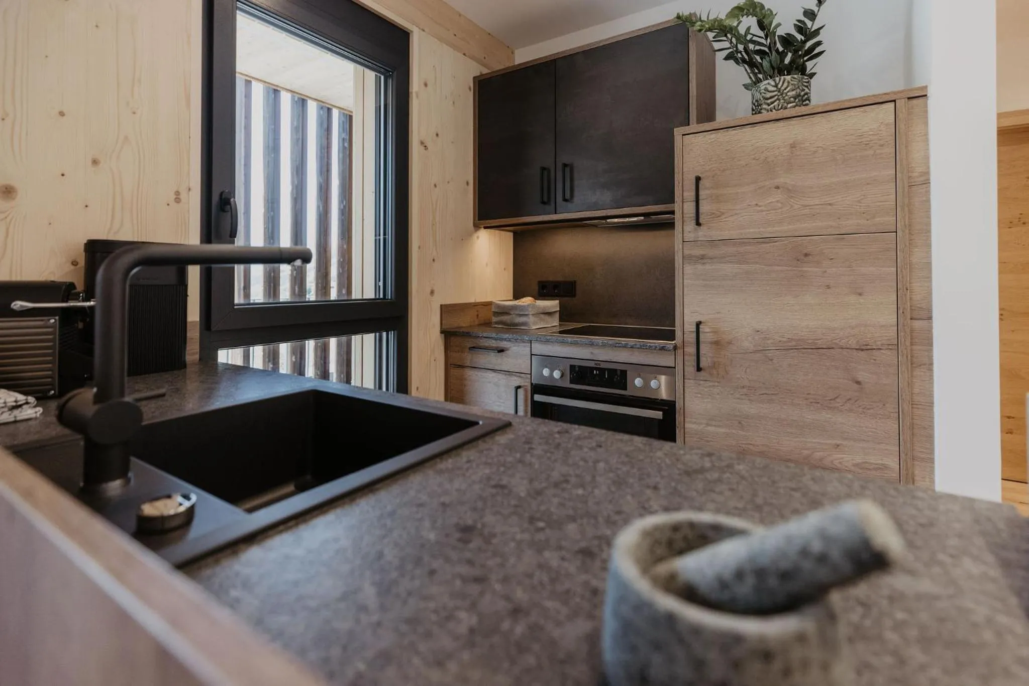 Kitchen or kitchenette in Landhaus Saalbach - Ski in & out