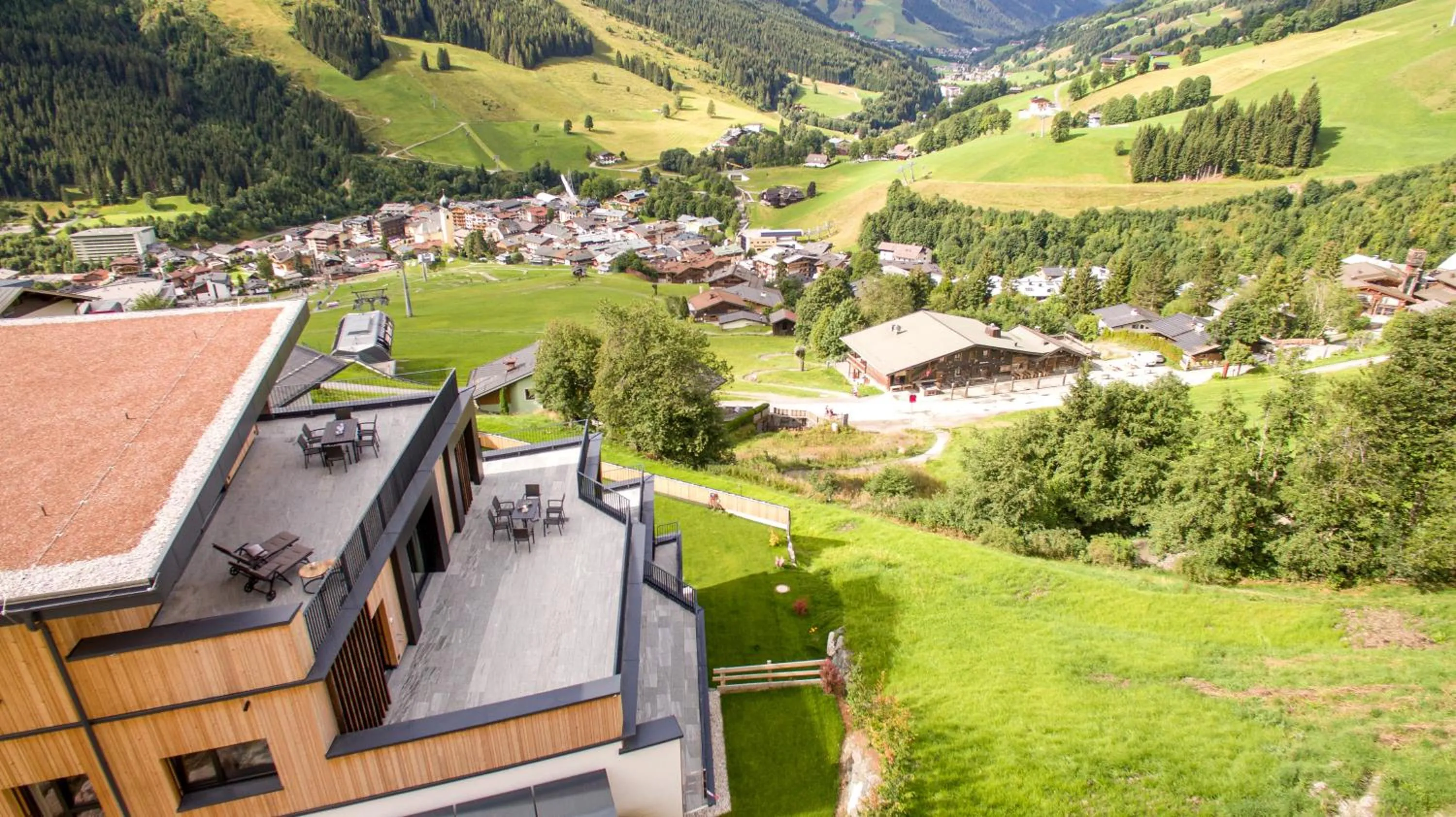 Garden in Landhaus Saalbach - Ski in & out