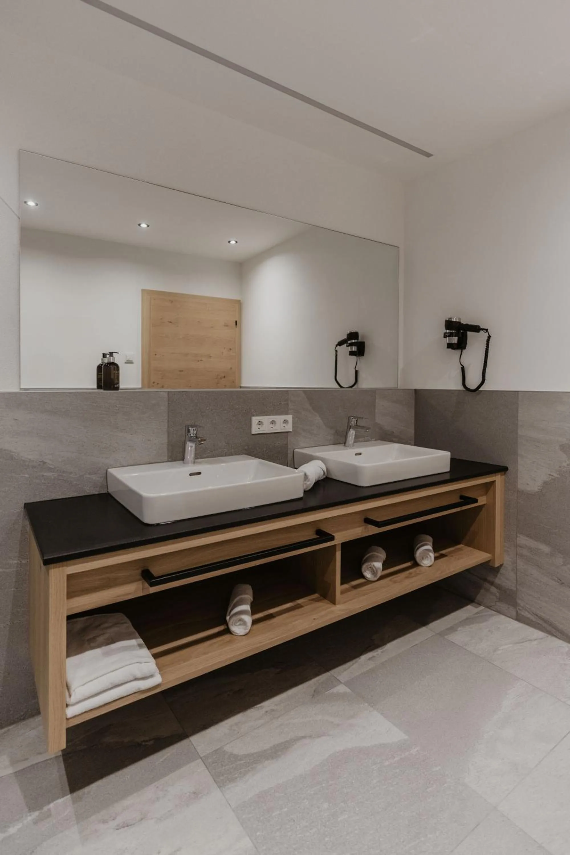 Bathroom in Landhaus Saalbach - Ski in & out
