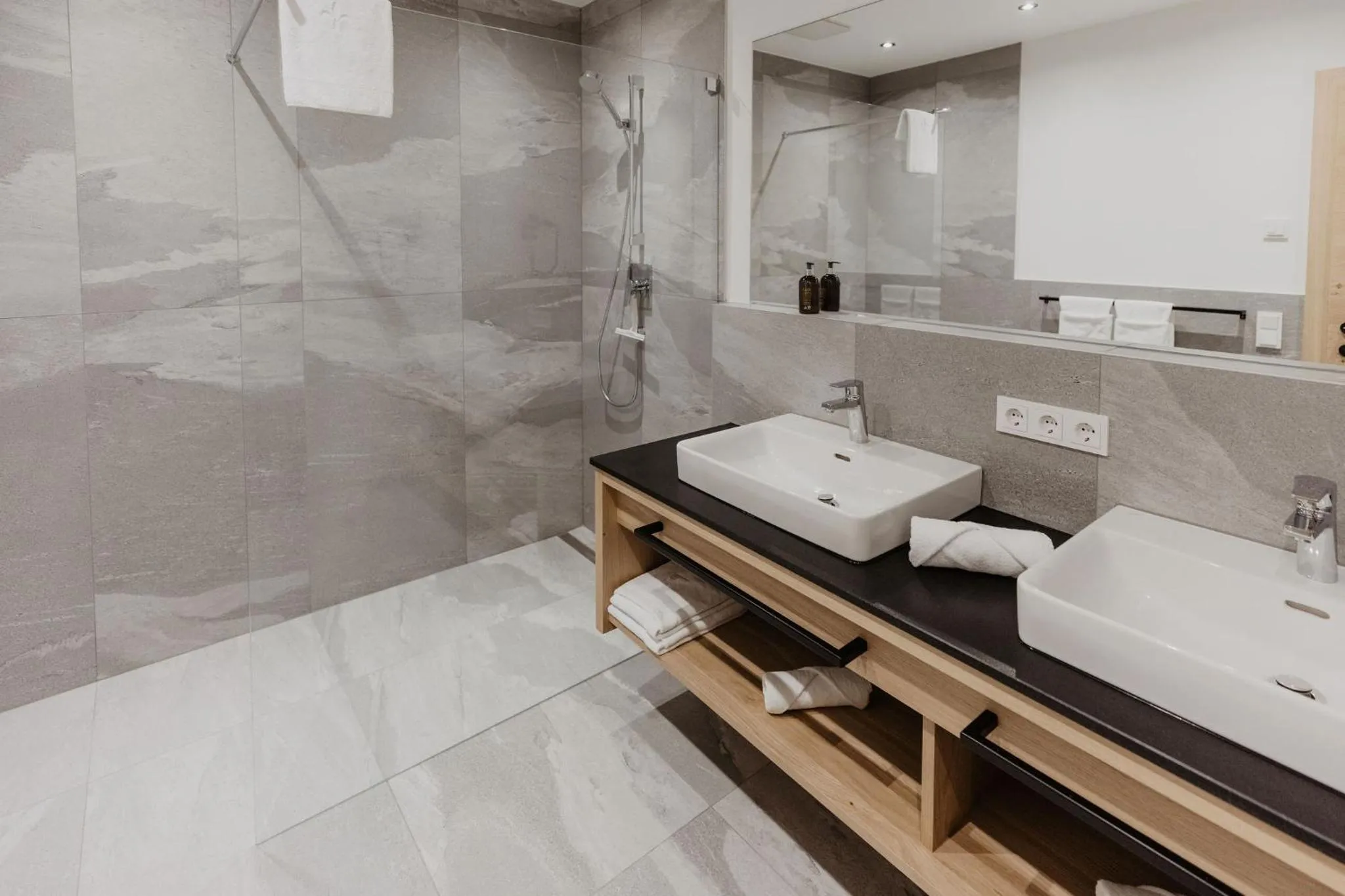 Shower in Landhaus Saalbach - Ski in & out