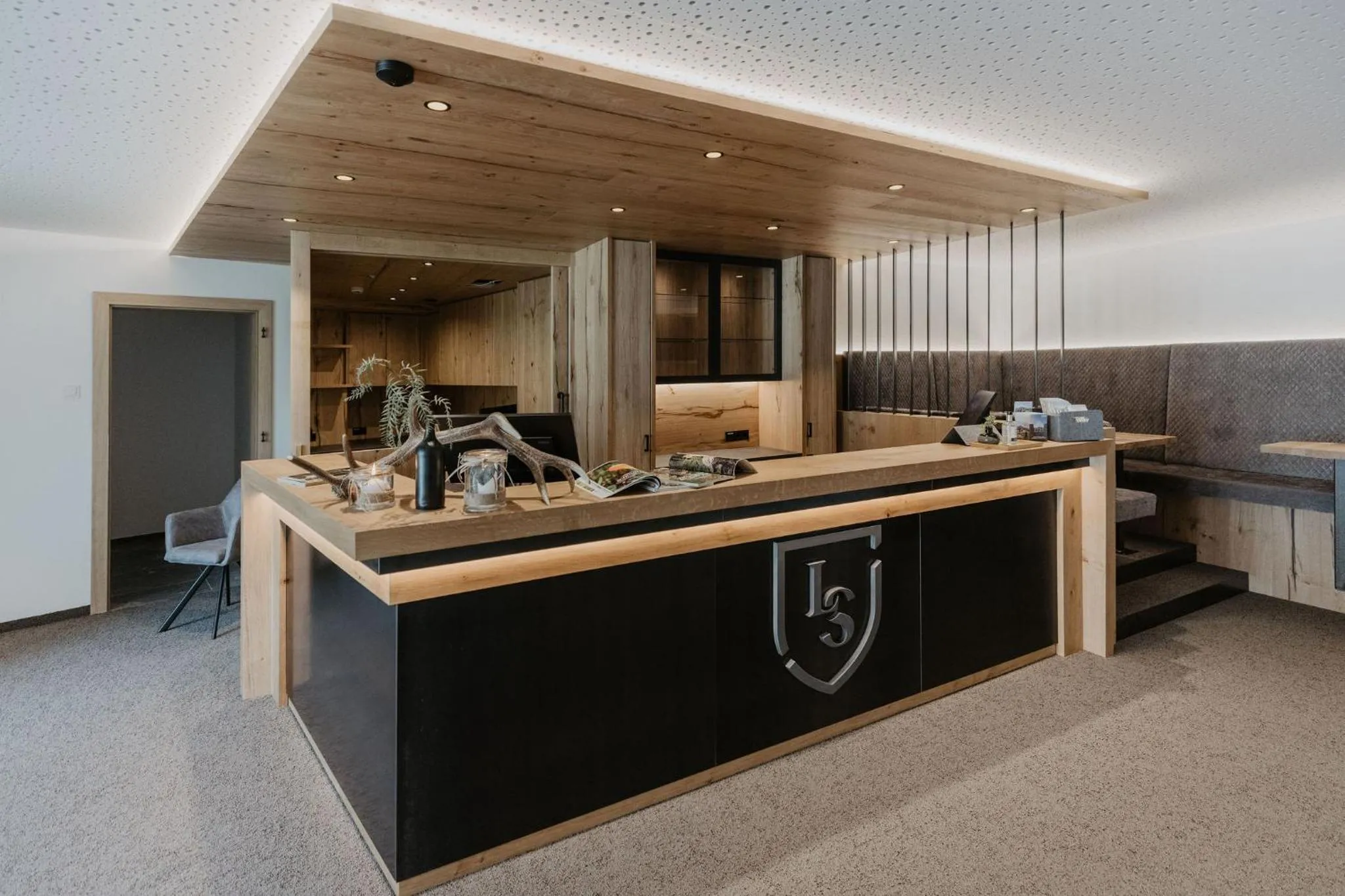 Lobby or reception in Landhaus Saalbach - Ski in & out