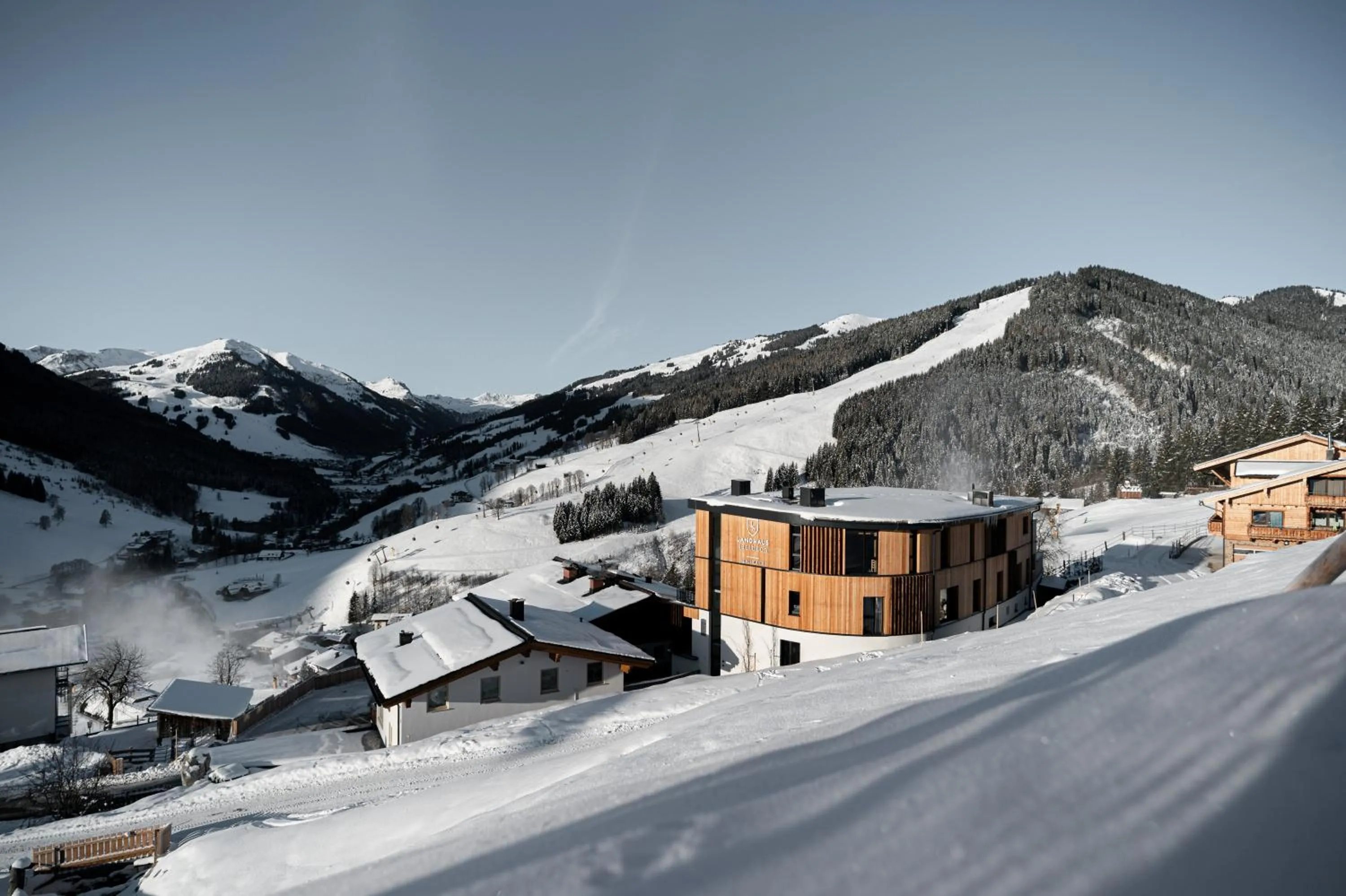 Property building in Landhaus Saalbach - Ski in & out