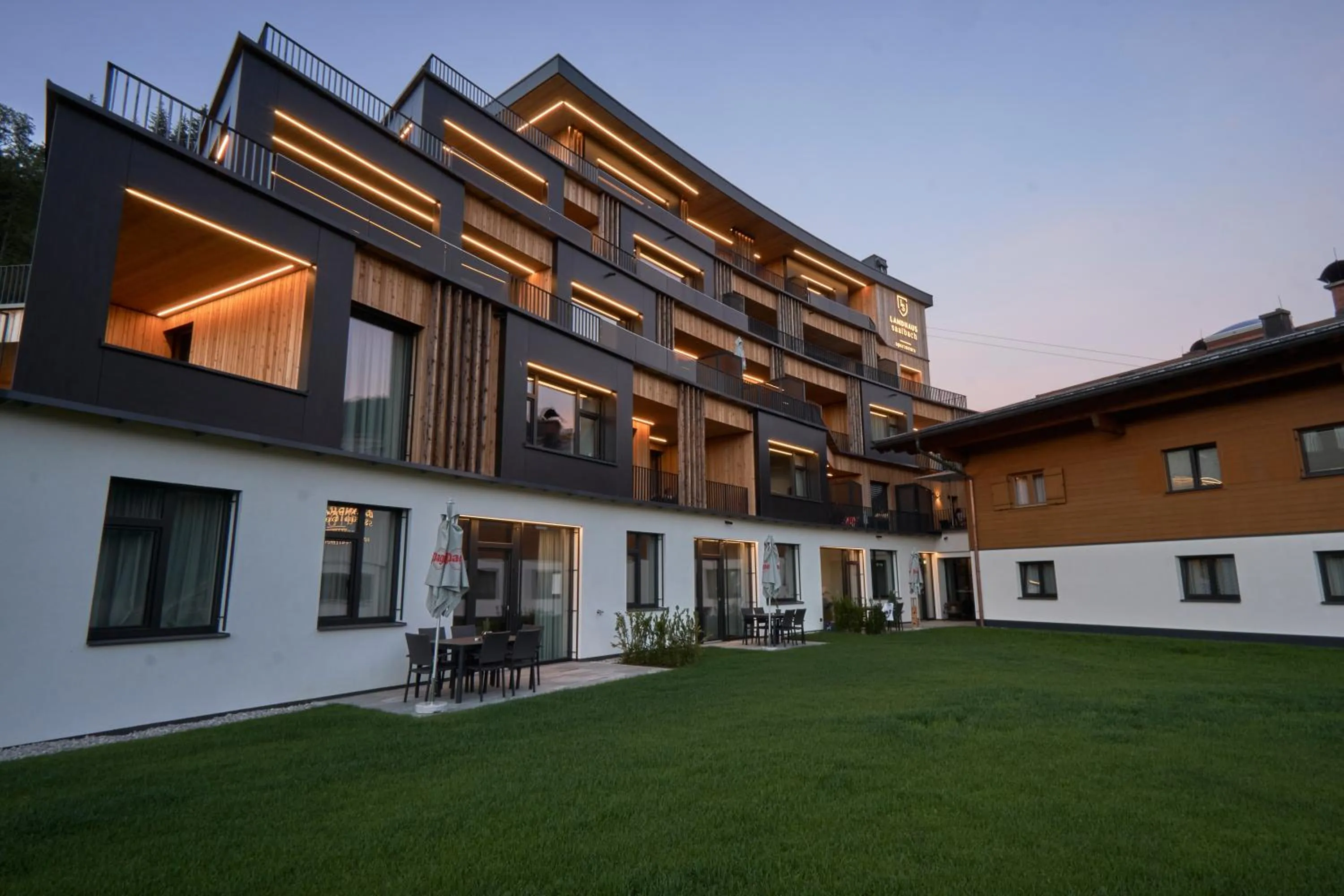 Garden in Landhaus Saalbach - Ski in & out