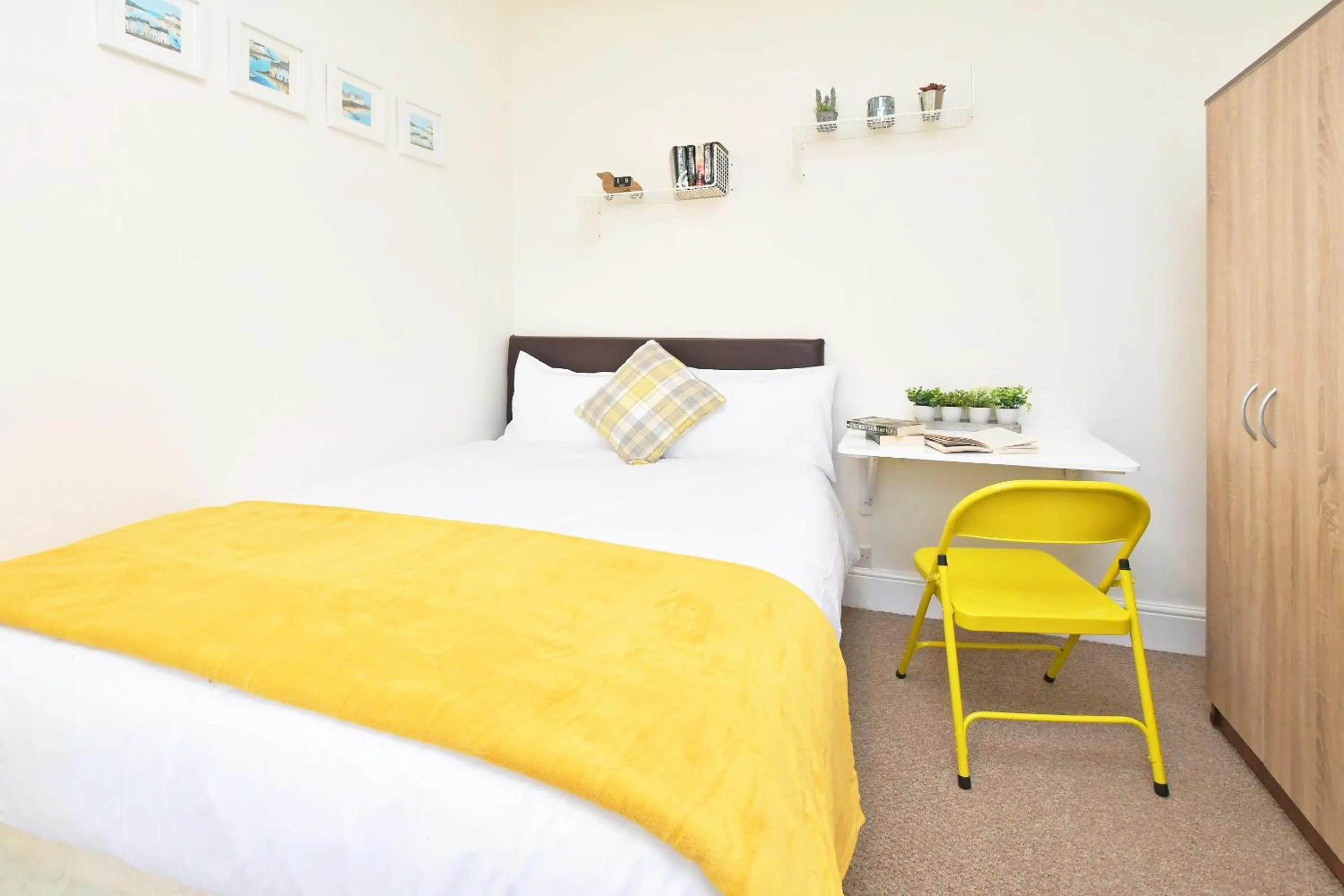 Bedroom, Bed in Townhouse @ Earle Street Crewe