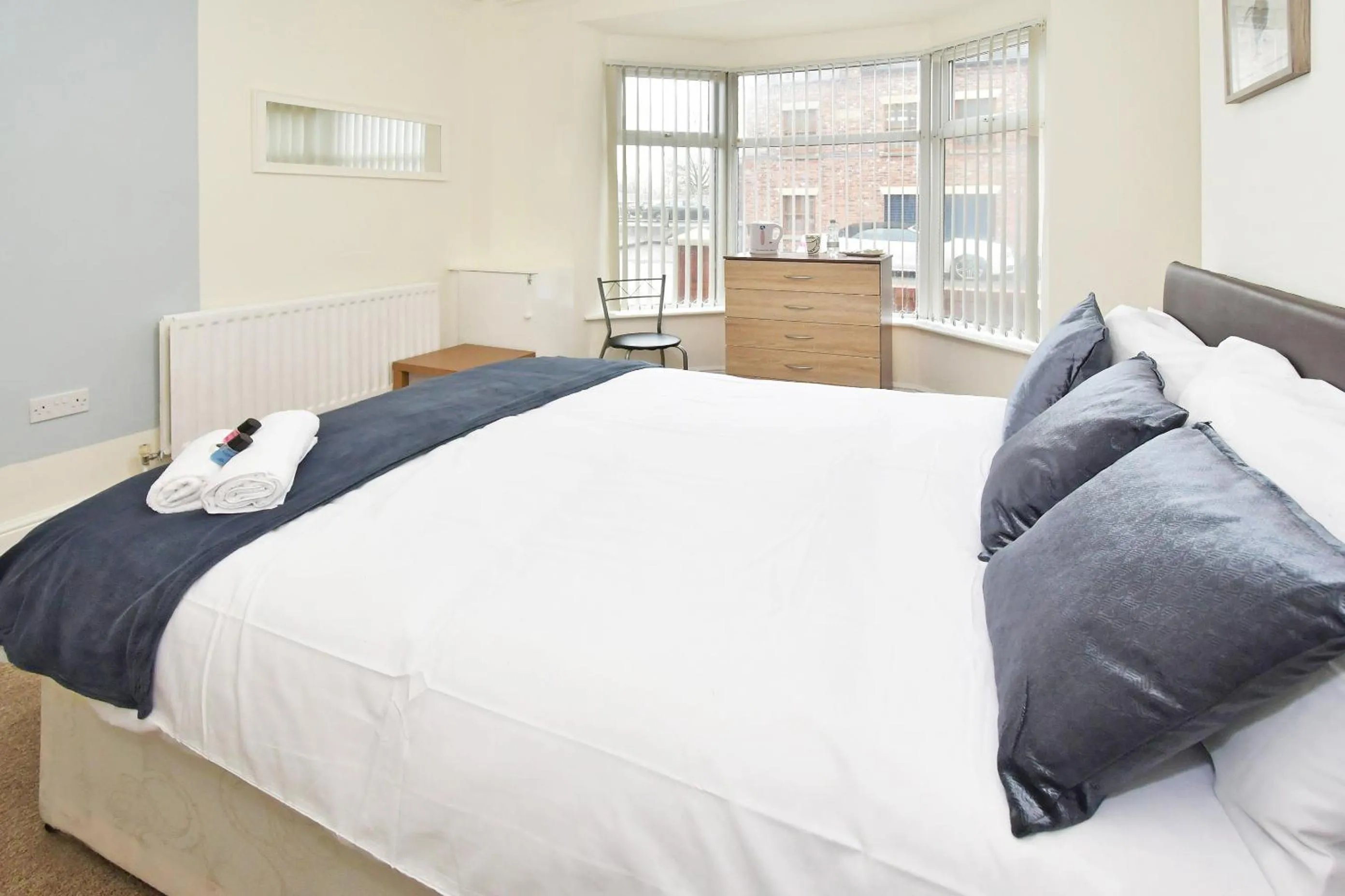 Bedroom, Bed in Townhouse @ Earle Street Crewe
