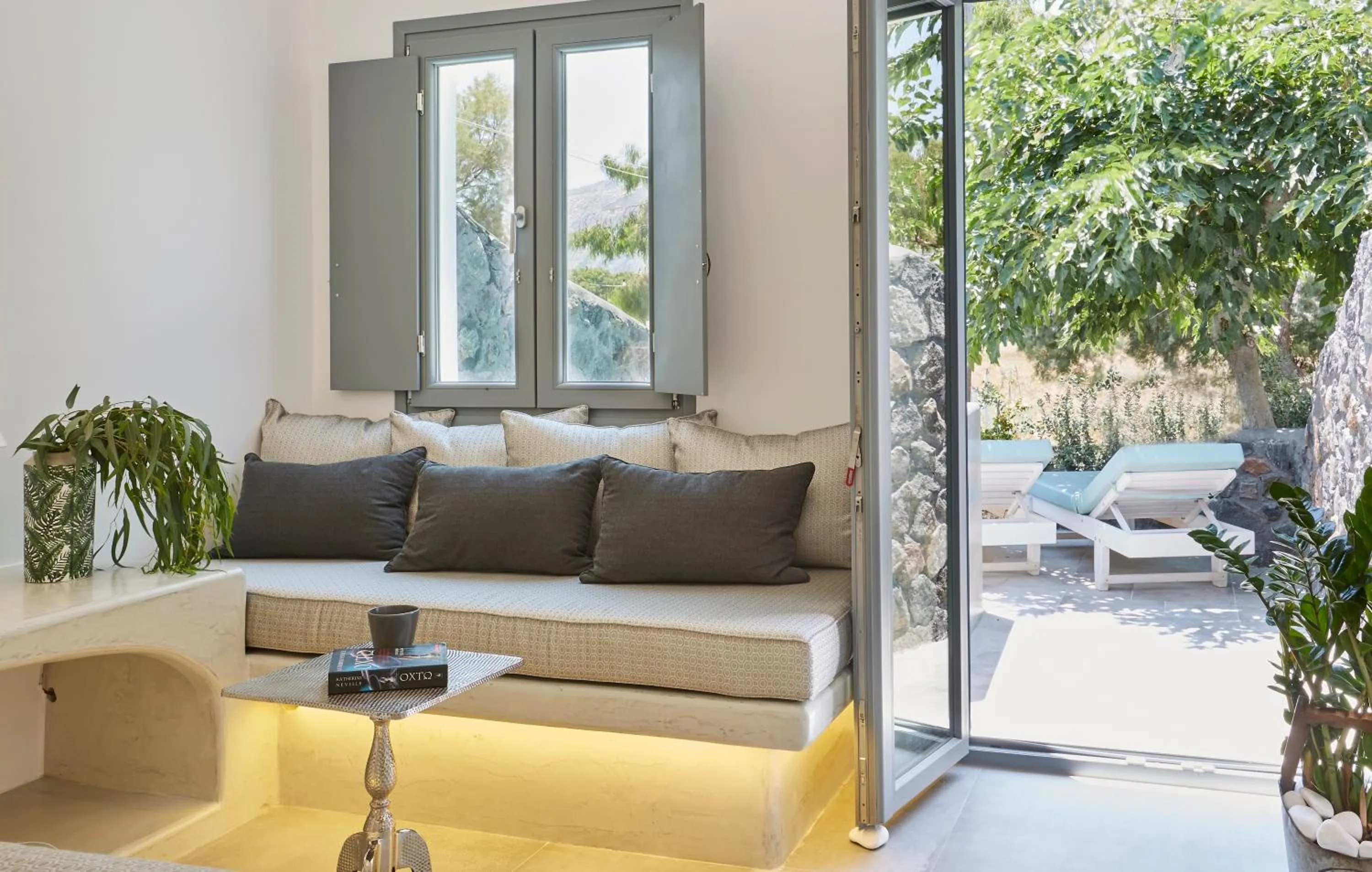 Photo of the whole room in Amara Suites Santorini