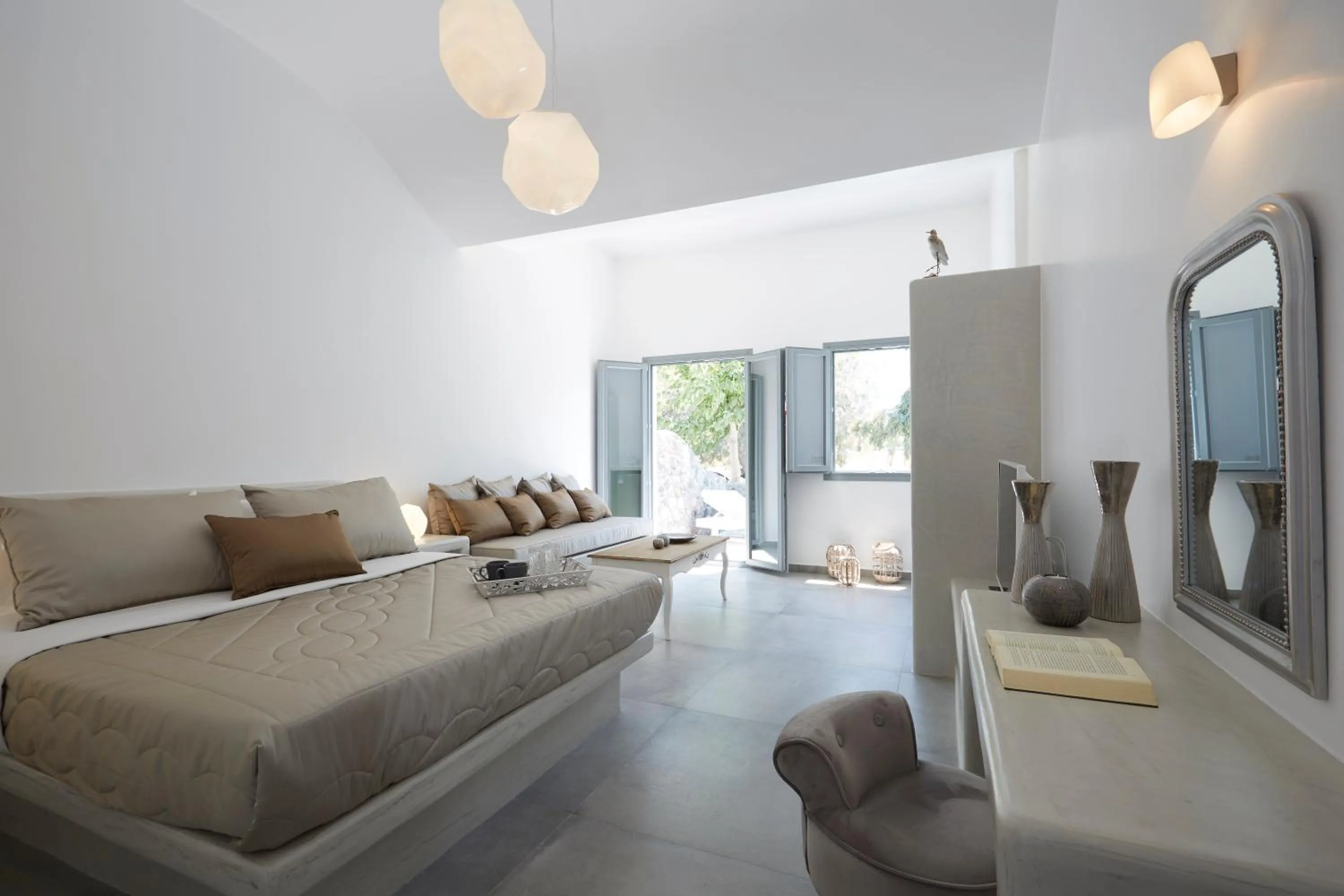 Photo of the whole room, Bed in Amara Suites Santorini