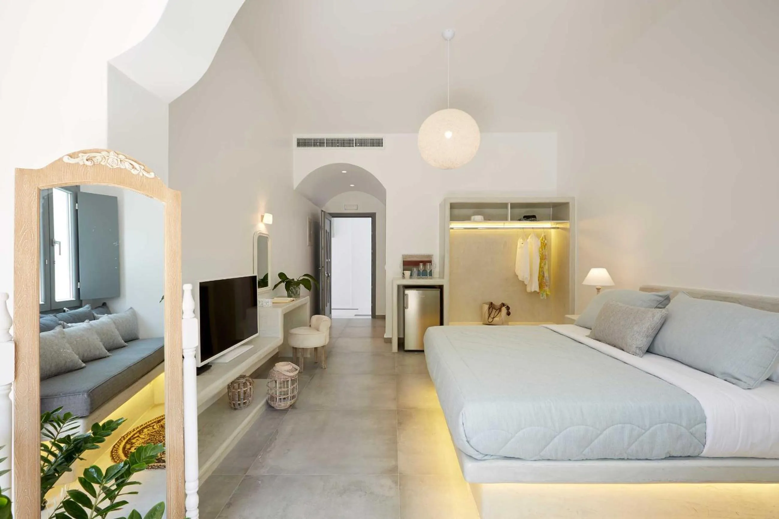 Photo of the whole room, Bed in Amara Suites Santorini