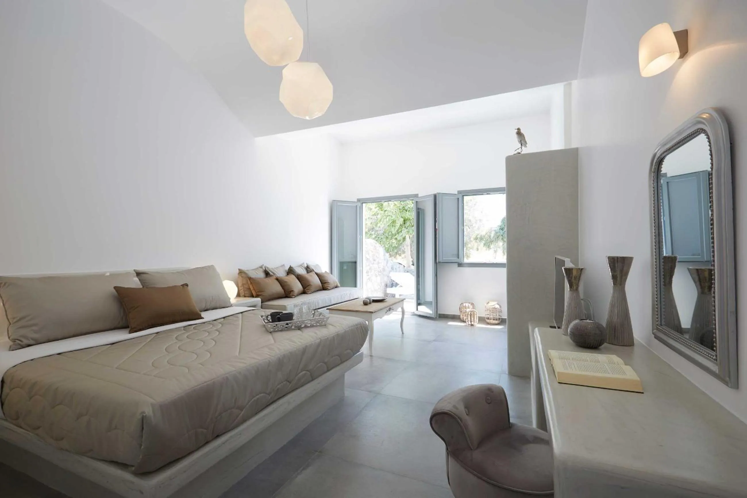 Photo of the whole room, Bed in Amara Suites Santorini