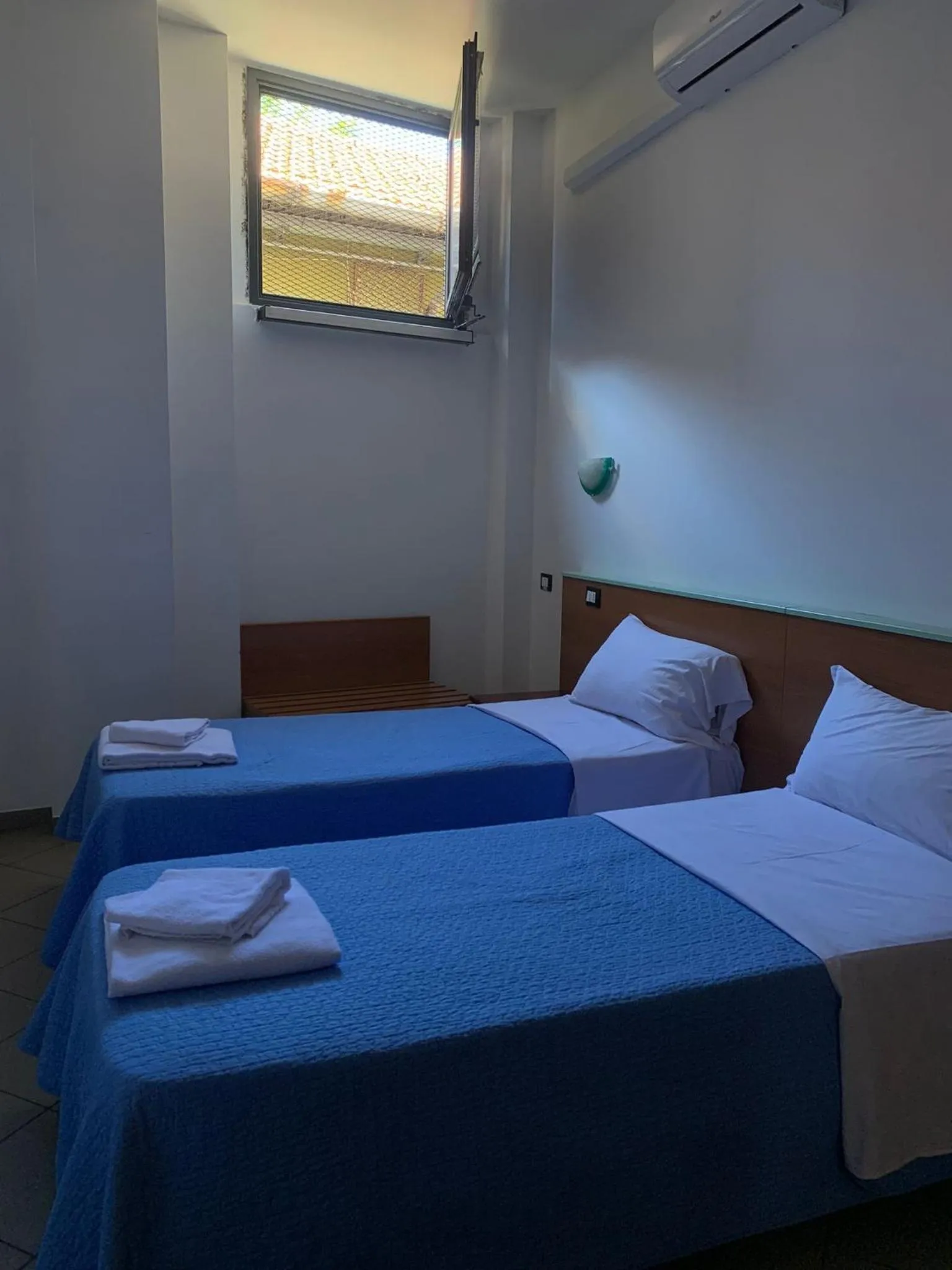 Bedroom, Bed in Hotel Mercurio