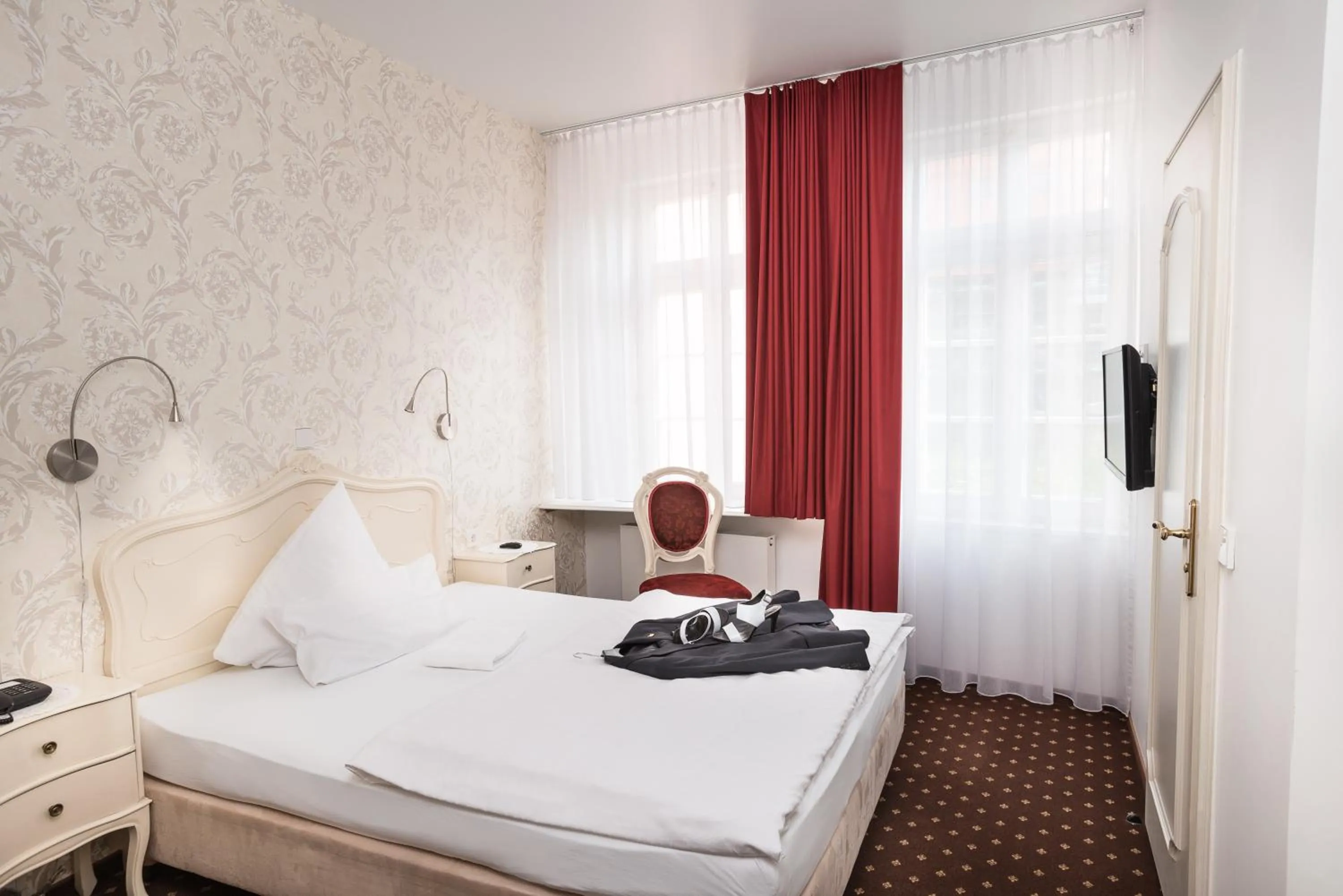 Photo of the whole room in Hotel Einhorn