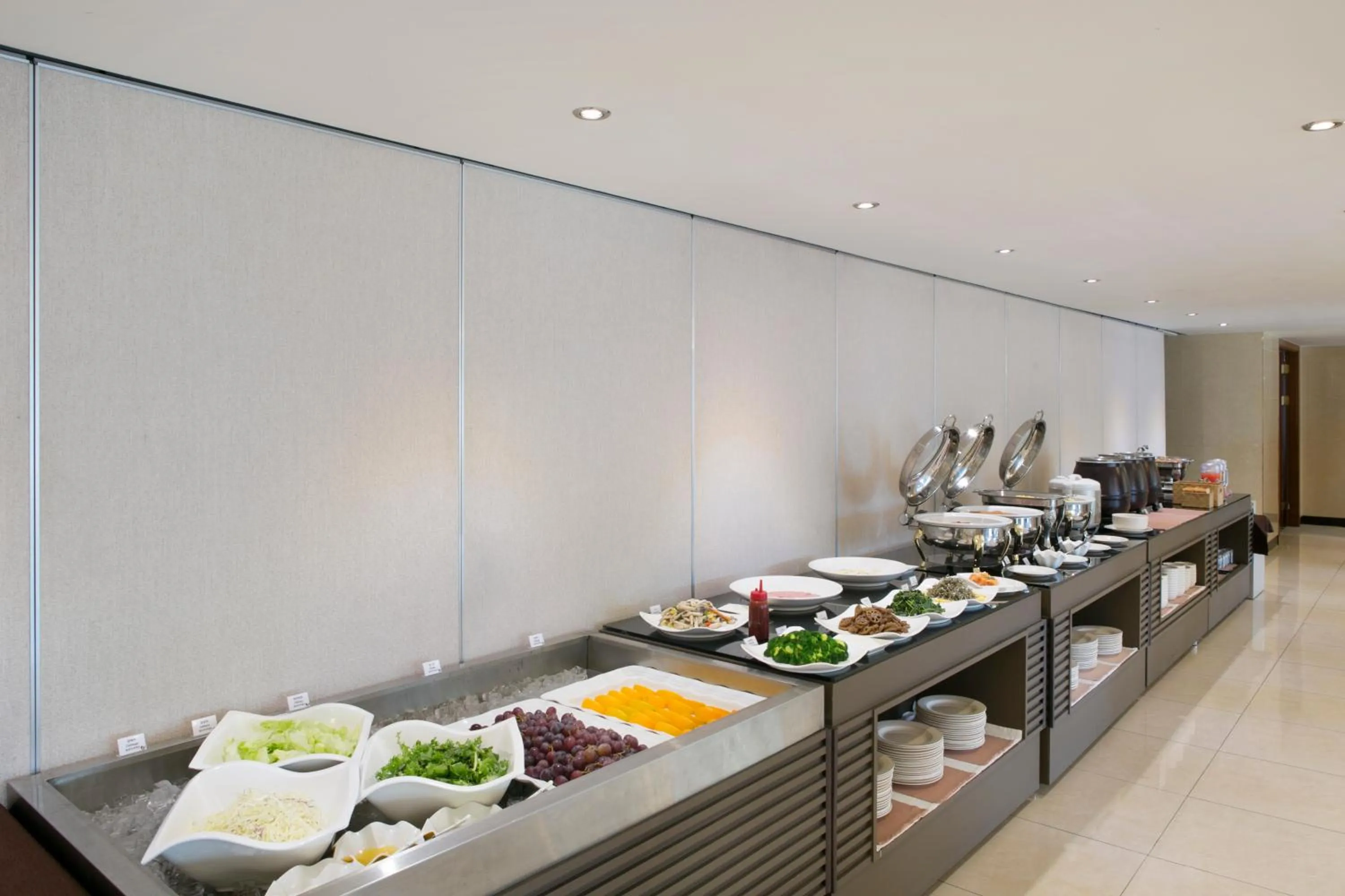 Buffet breakfast in Libero Hotel