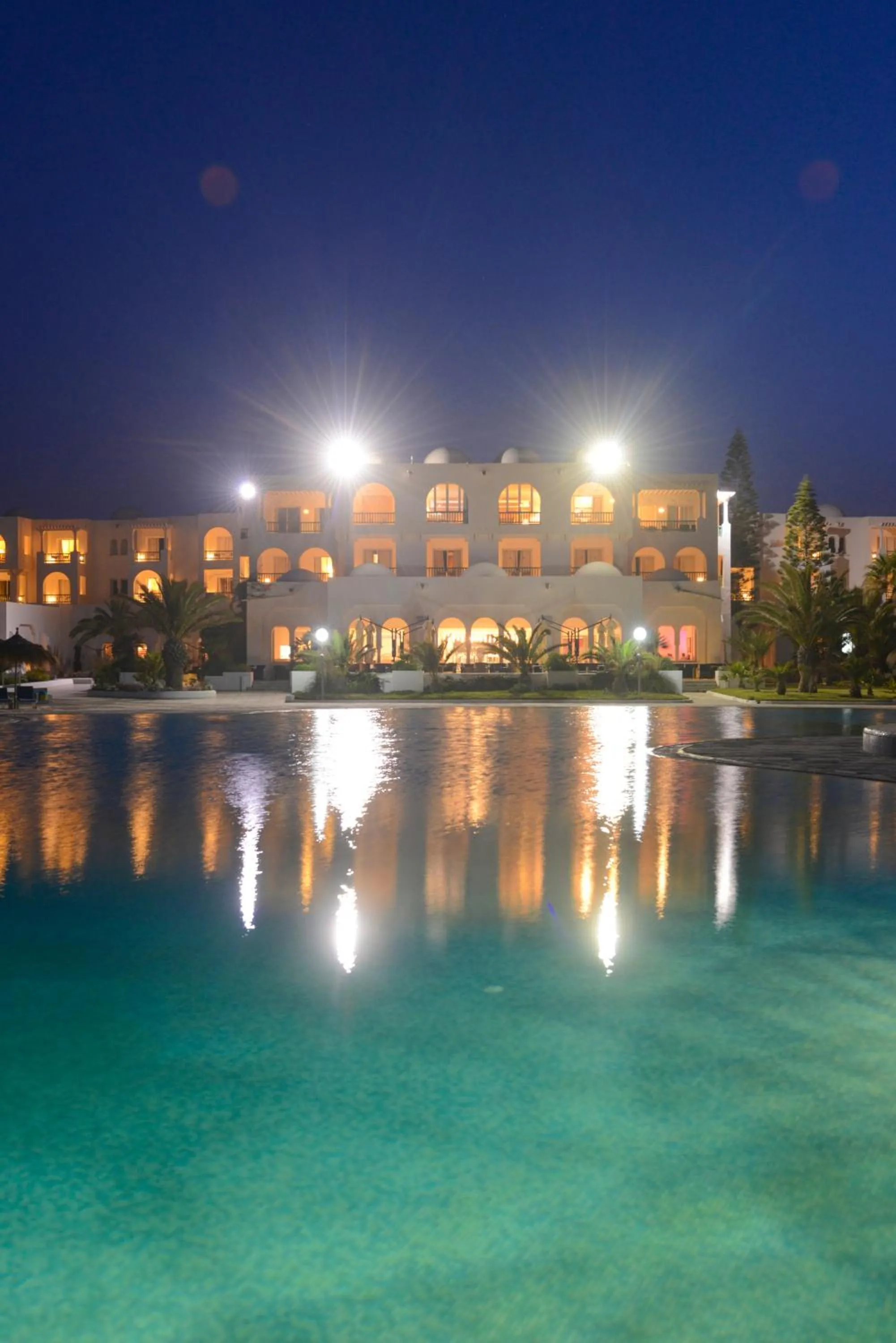 Swimming pool in Vincci Helios Beach