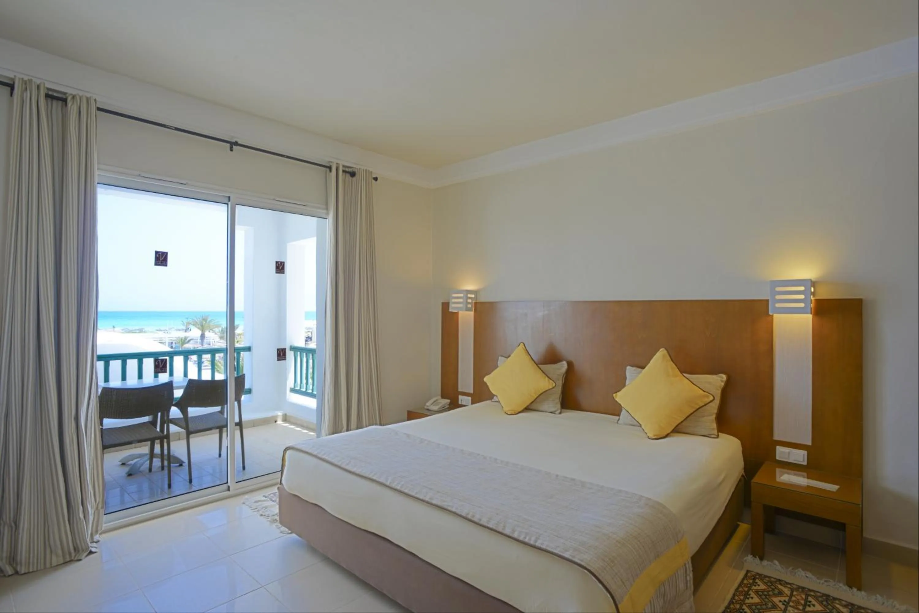 Bedroom, Bed in Vincci Helios Beach