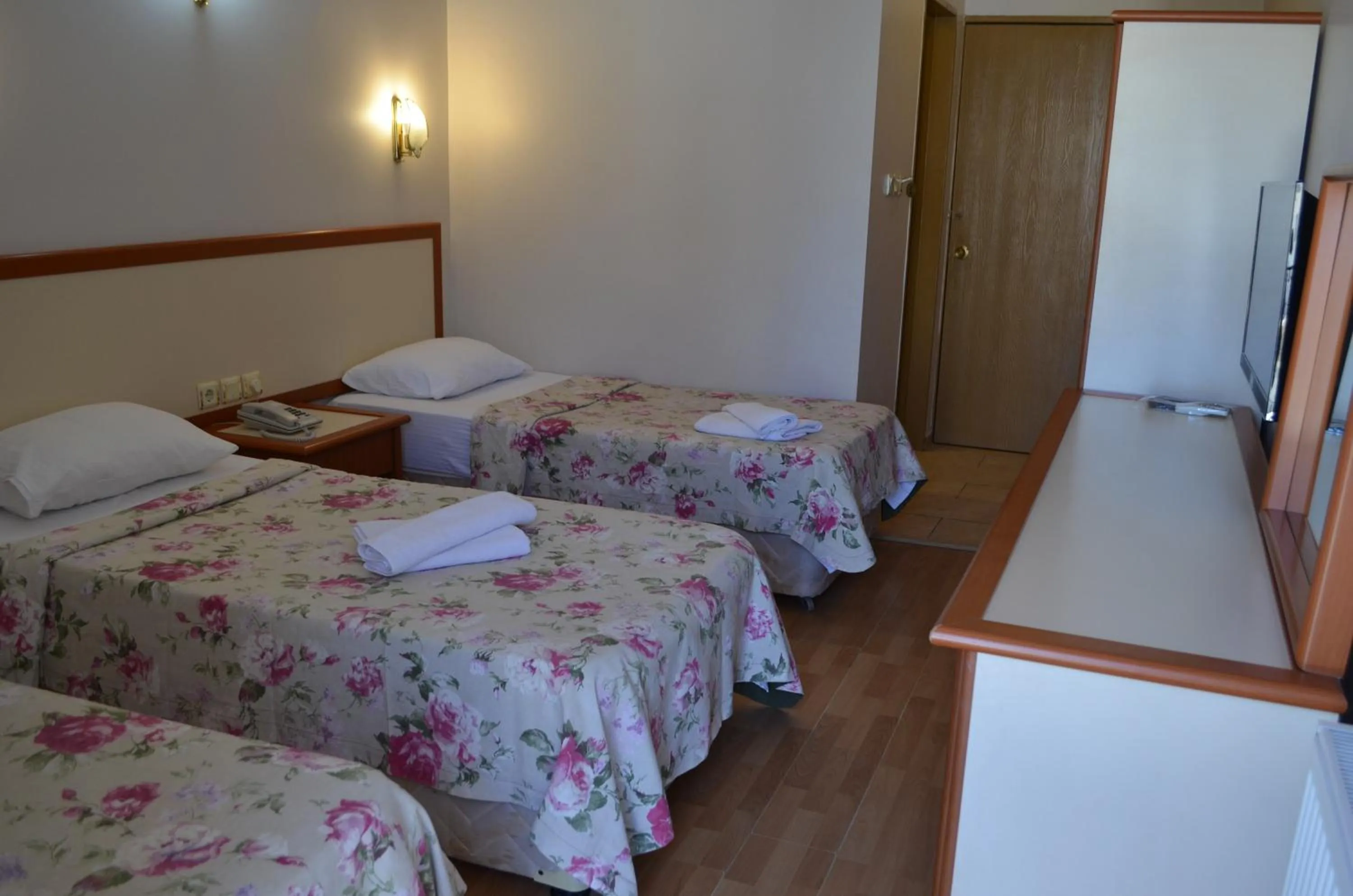 Photo of the whole room, Bed in Grand Milano Hotel