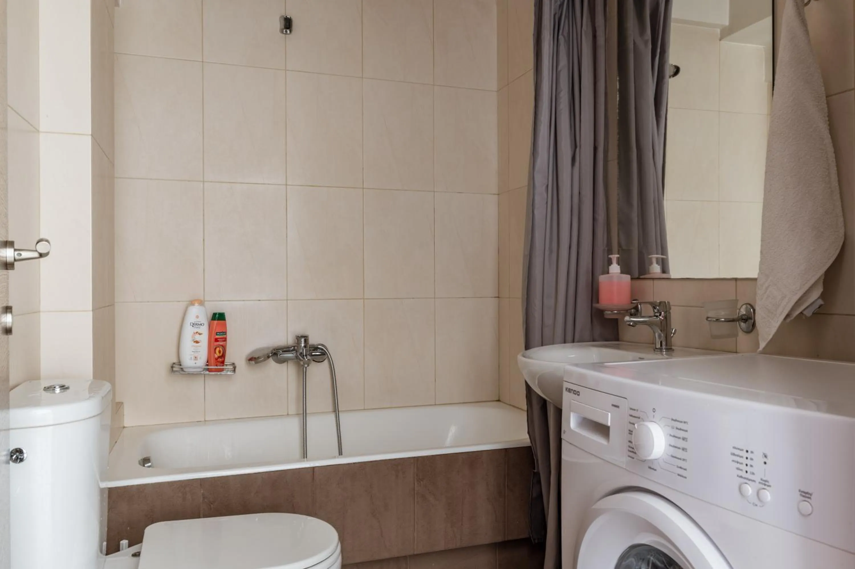 Bathroom in Elvita Apartments 2