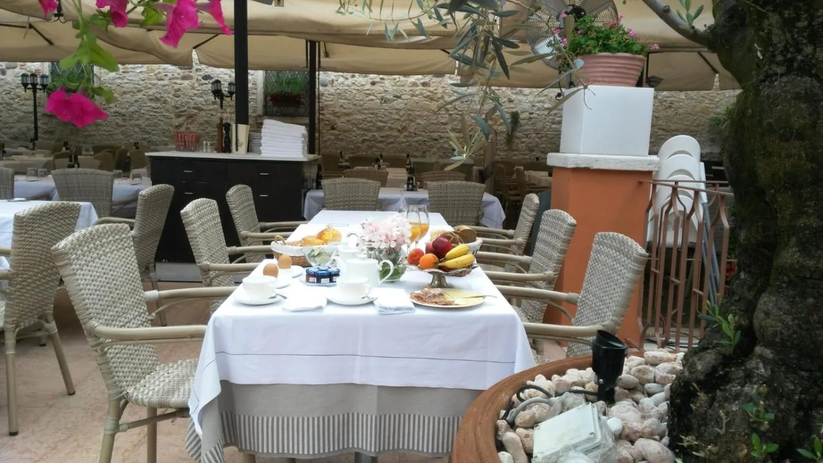 Restaurant/places to eat in Corte San Luca Apartments