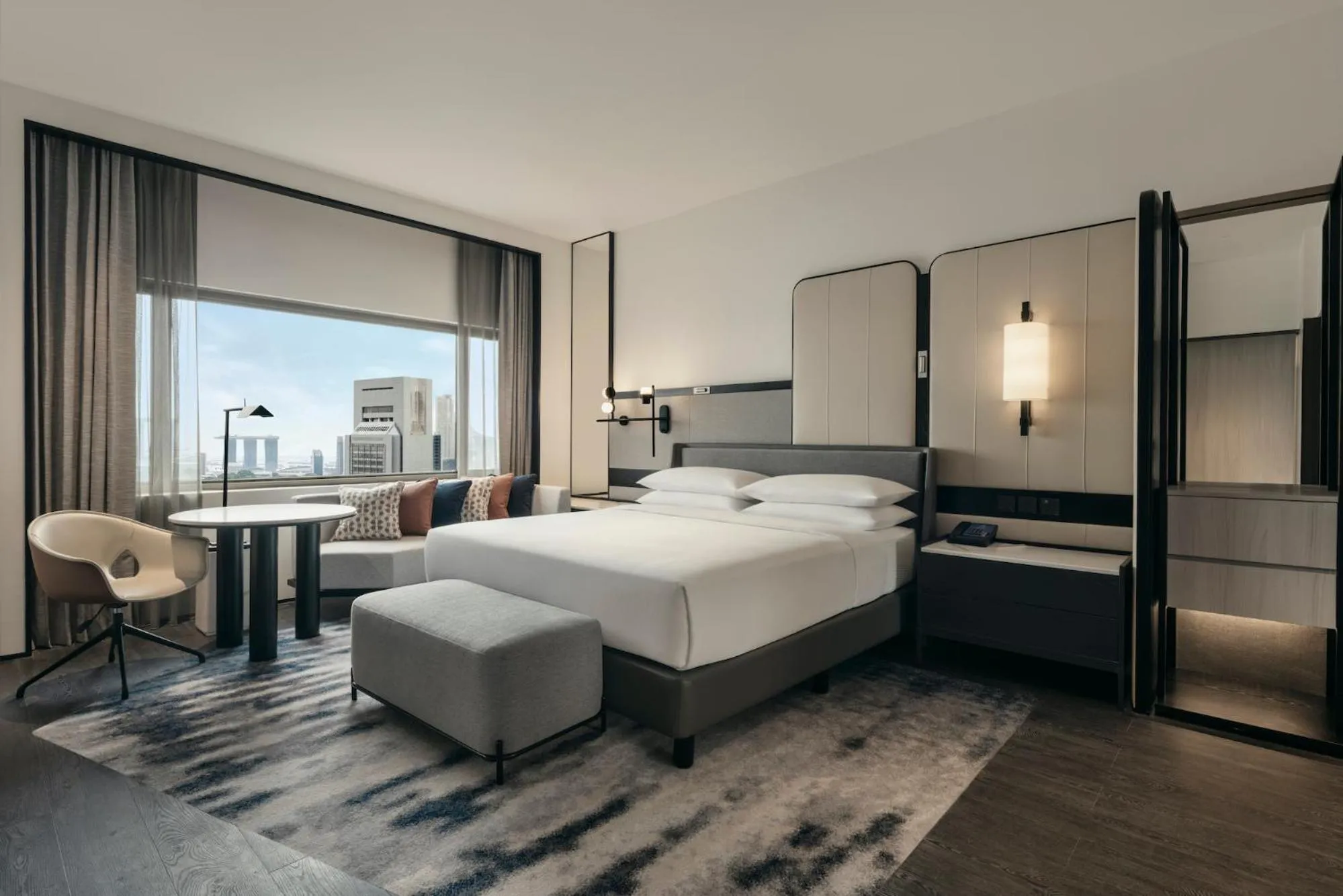 Bedroom, Bed in Hilton Singapore Orchard