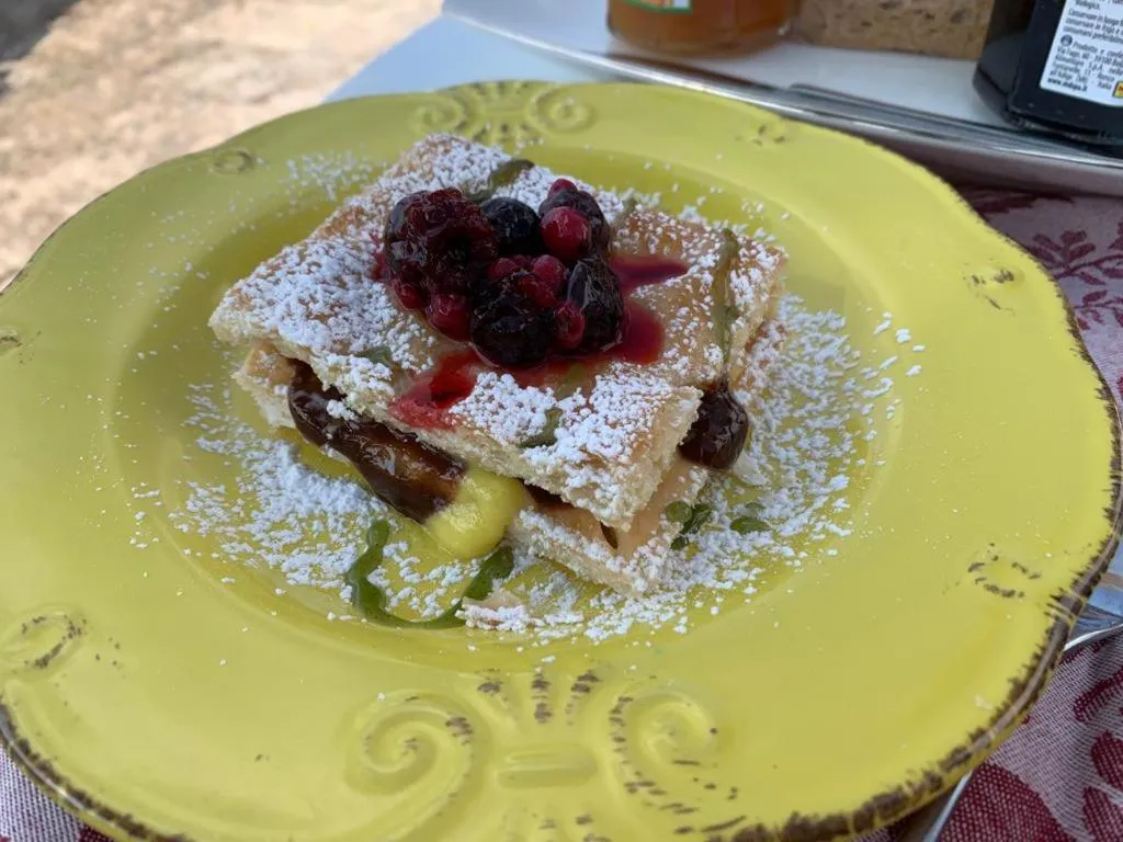 Continental breakfast in B&B Luxury Villa Olimpia Home Restaurant