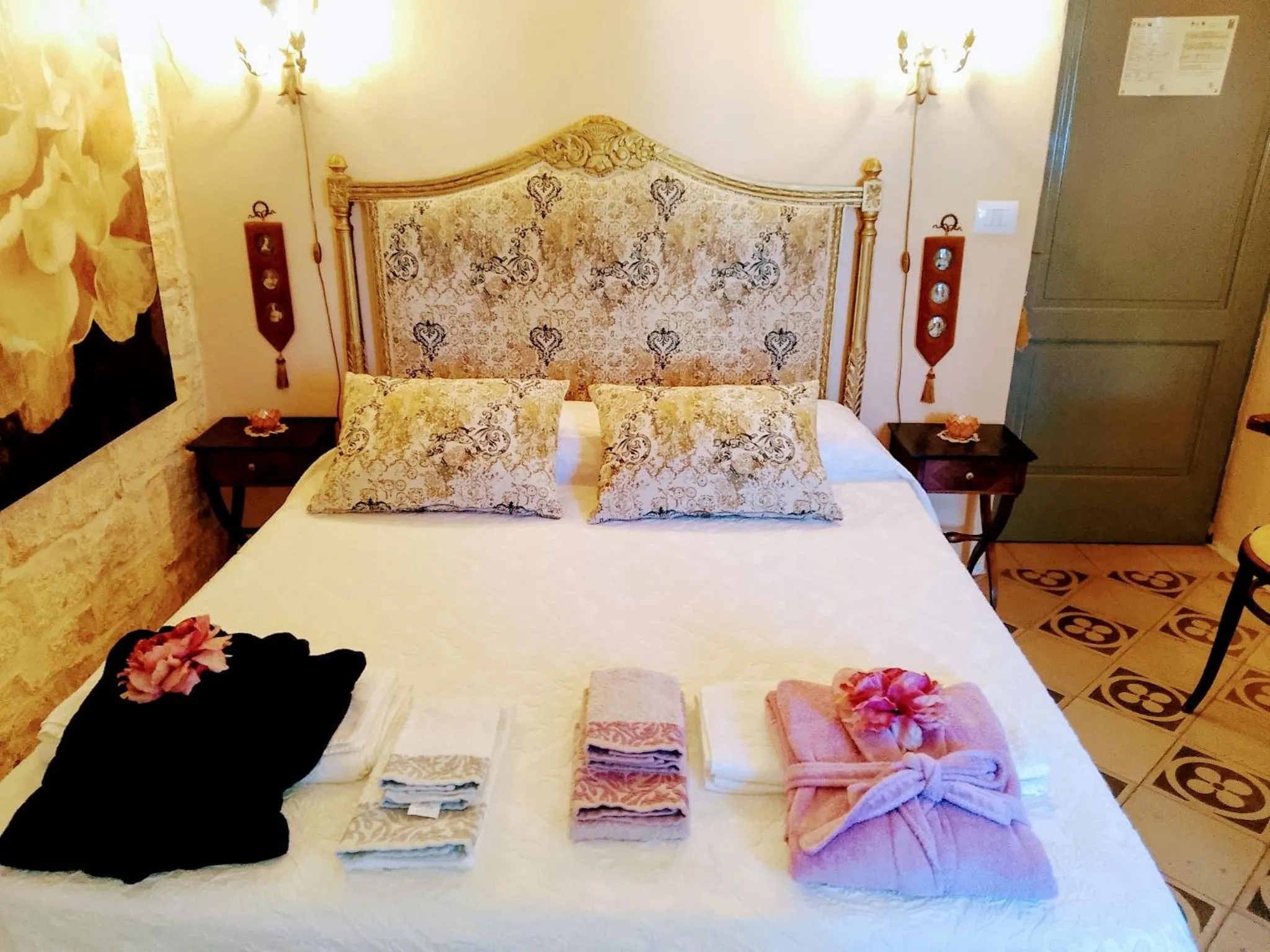 Bed in B&B Luxury Villa Olimpia Home Restaurant
