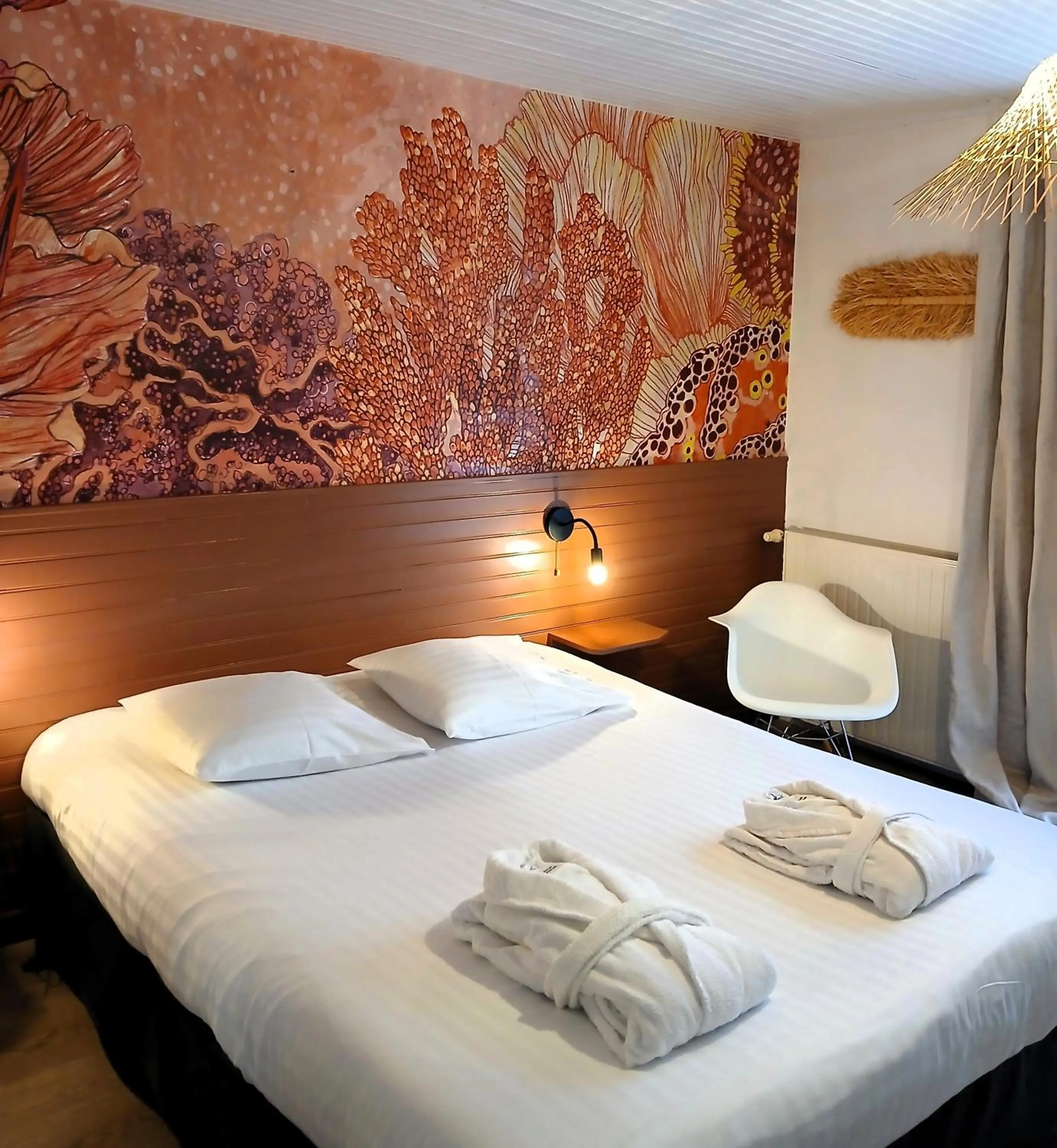 Photo of the whole room, Bed in Hôtel Ancre Marine & Spa Thalgo ***