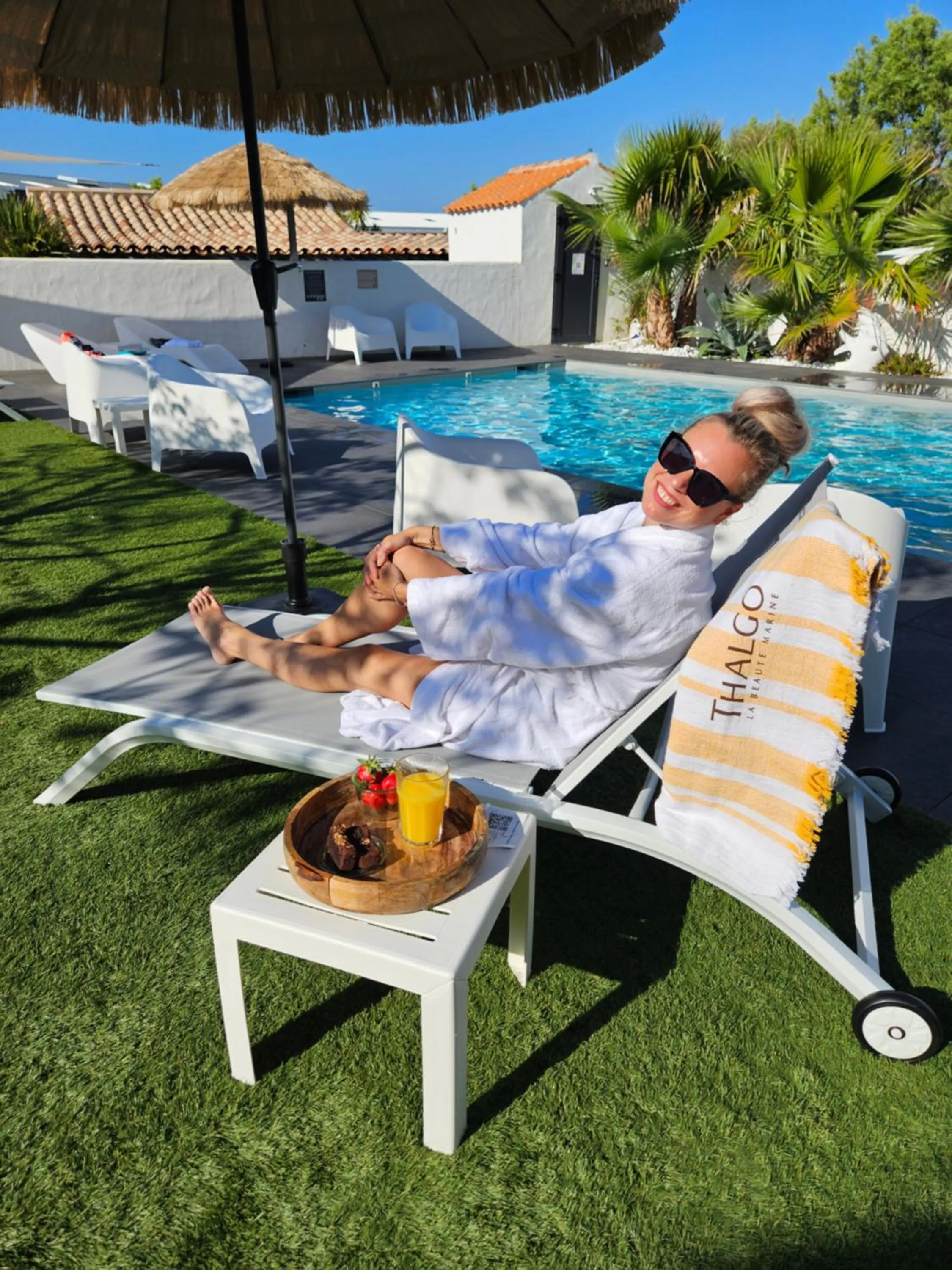 Swimming pool in Hôtel Ancre Marine & Spa Thalgo ***