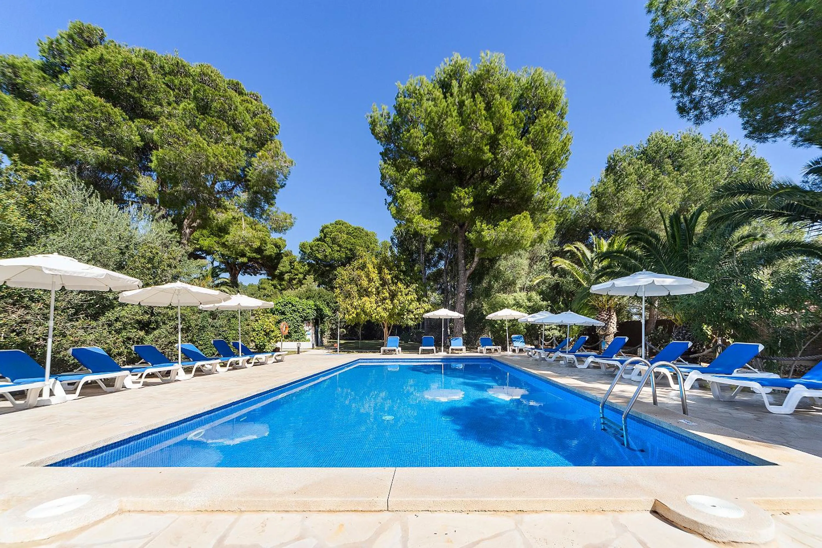 Swimming pool in Hotel Cala Murada