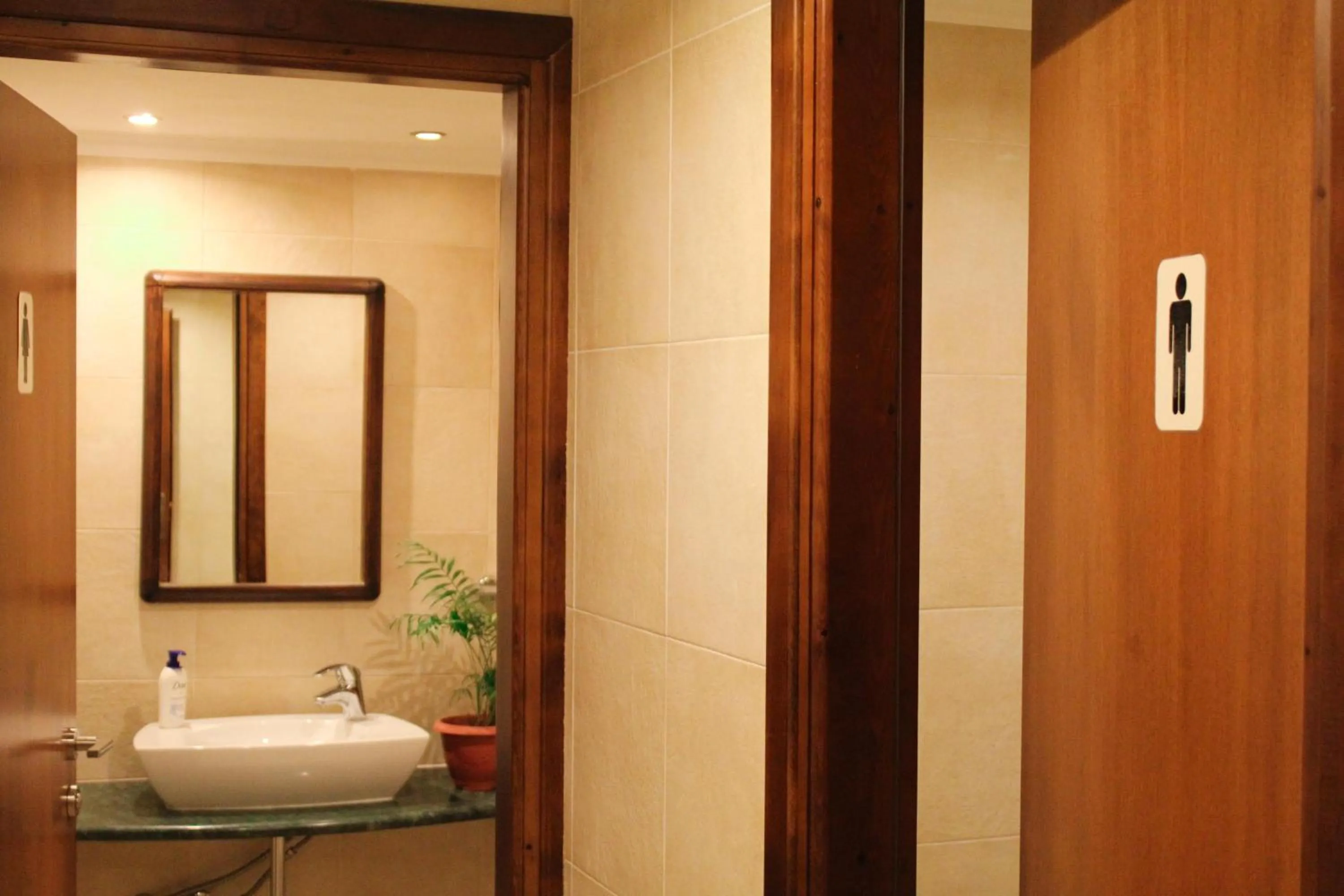 Toilet in Royal Aparthotel City Centre