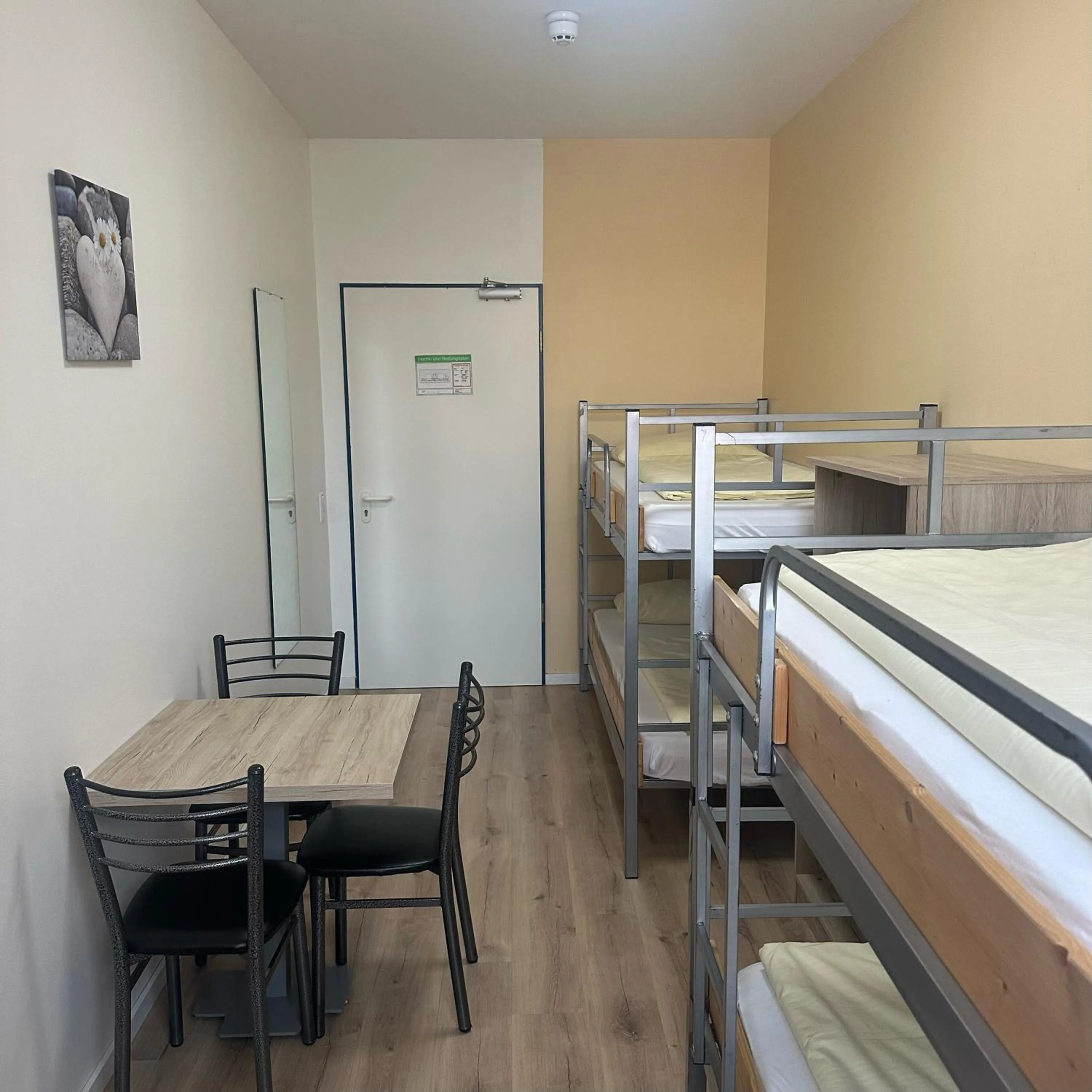 Photo of the whole room, Bed in Low Budget Hostel