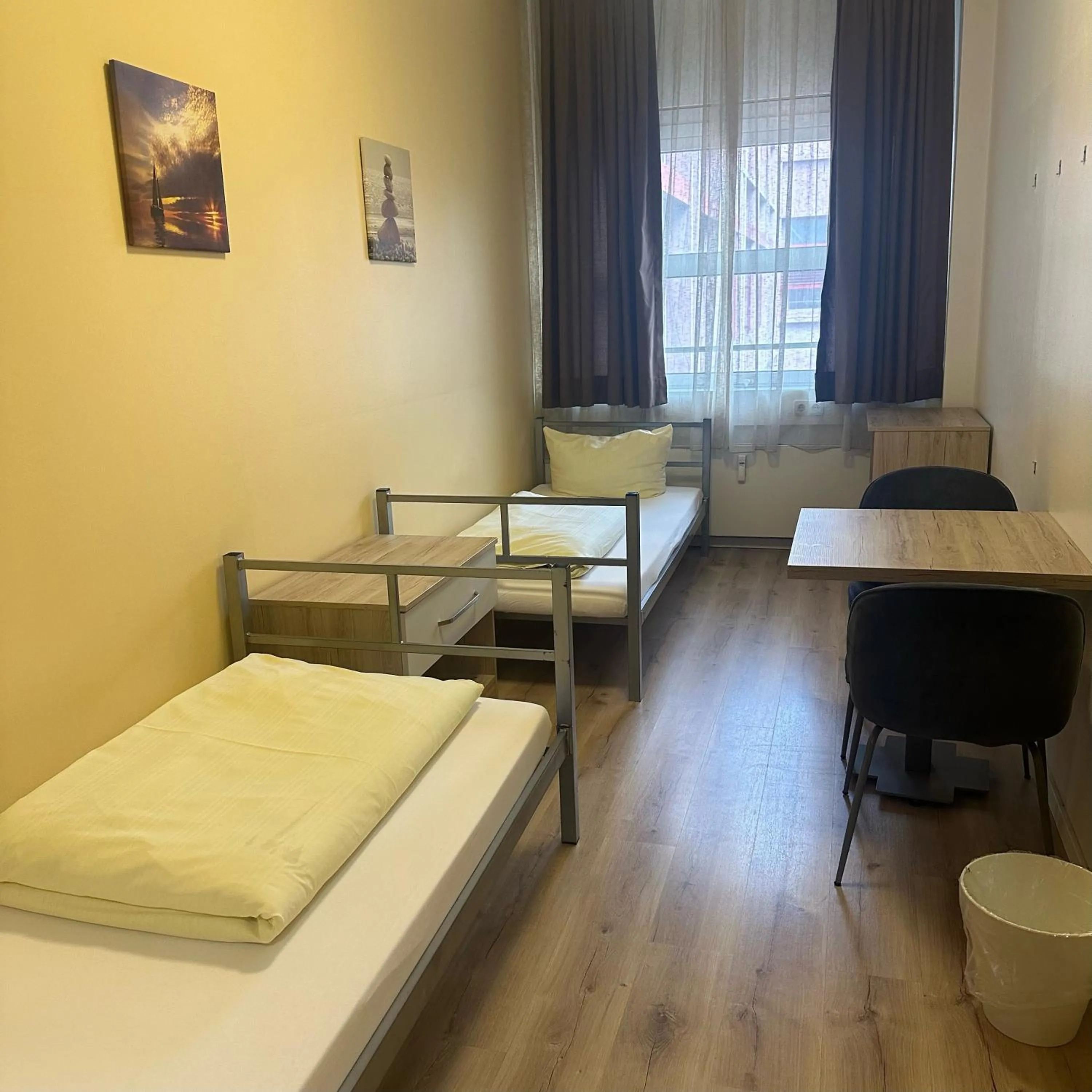 Photo of the whole room, Bed in Low Budget Hostel