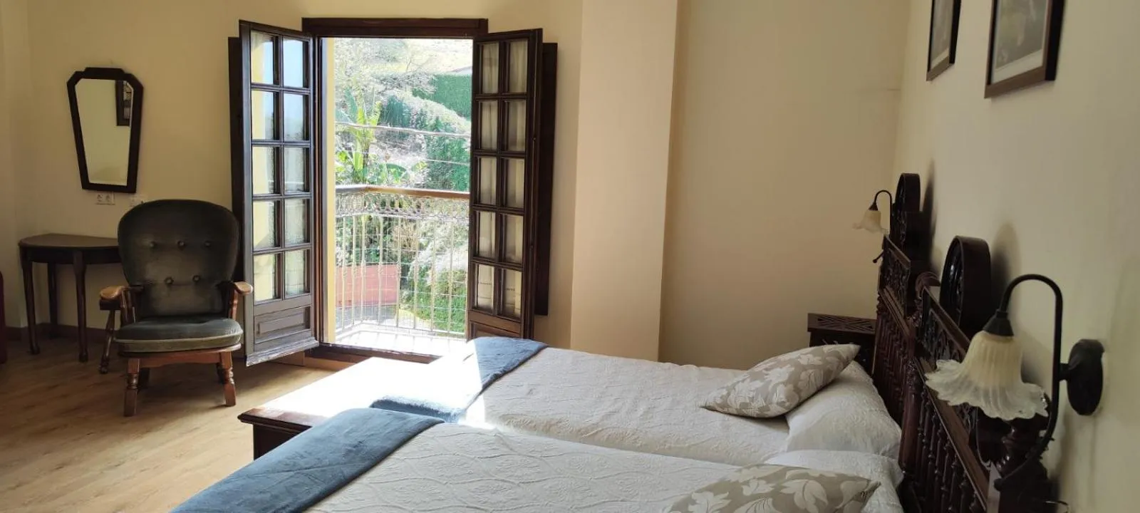 Photo of the whole room, Bed in El Mirador de Deva