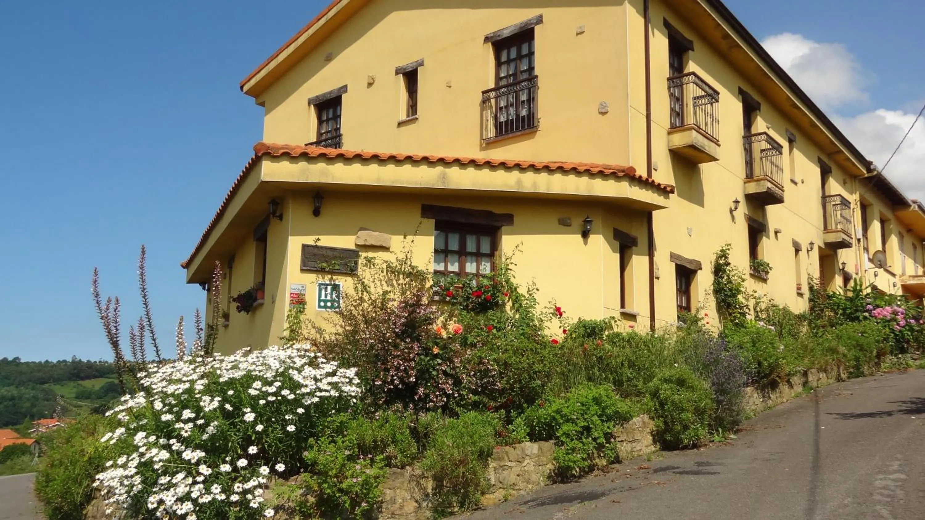 Facade/entrance in El Mirador de Deva
