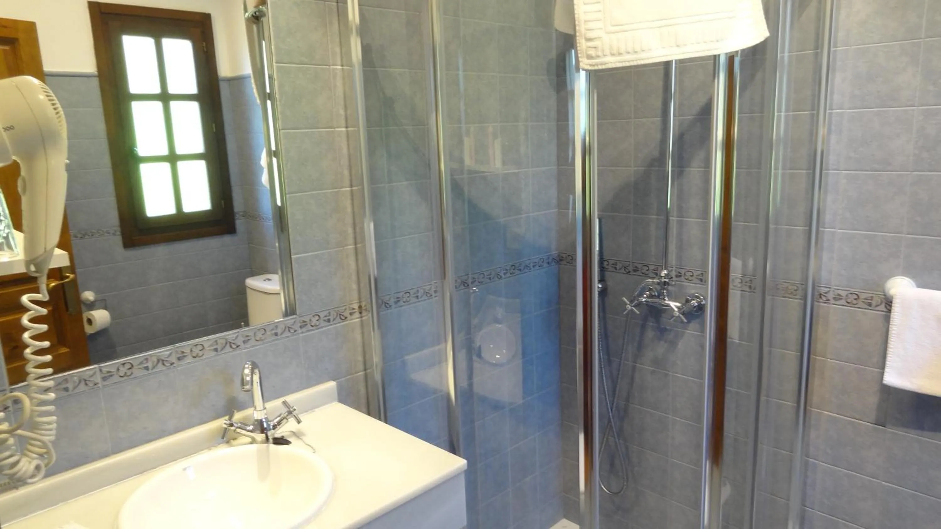 Shower in El Mirador de Deva