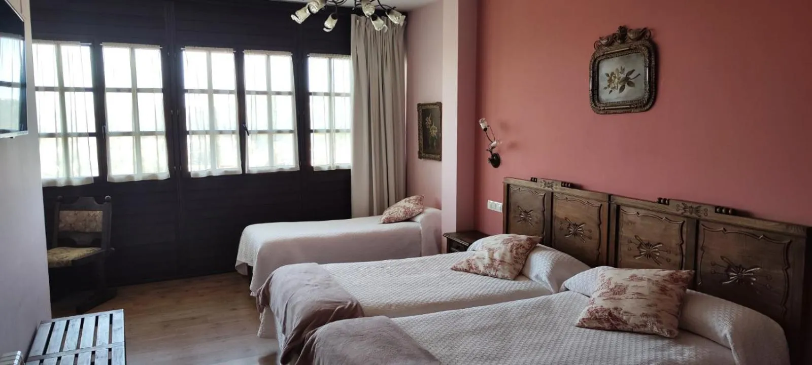 Photo of the whole room, Bed in El Mirador de Deva