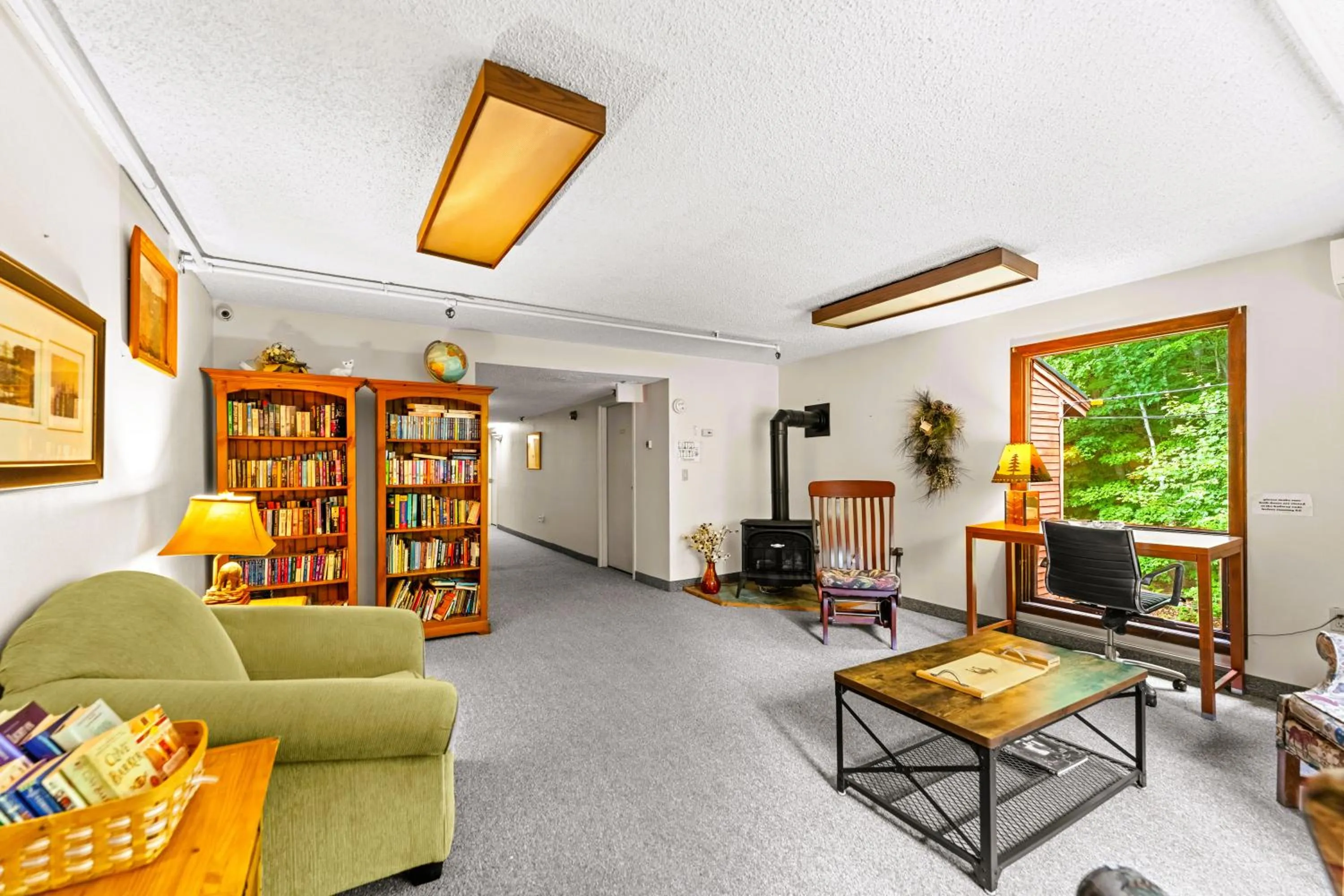 Library in Evergreen Valley Inn