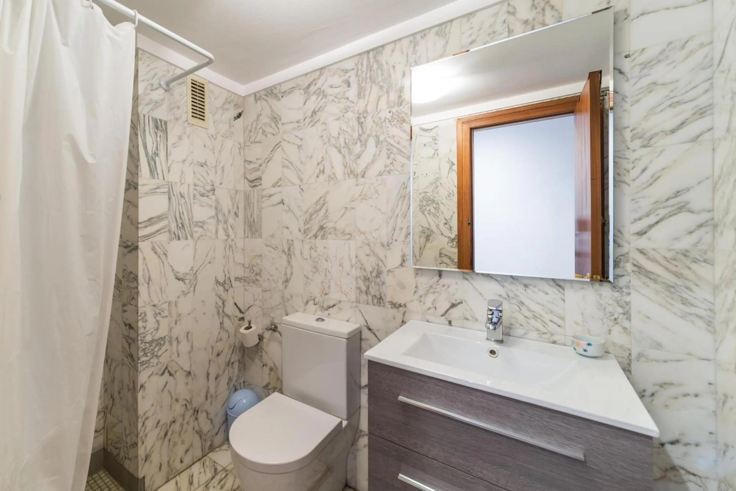 Toilet in Apartament Gloria